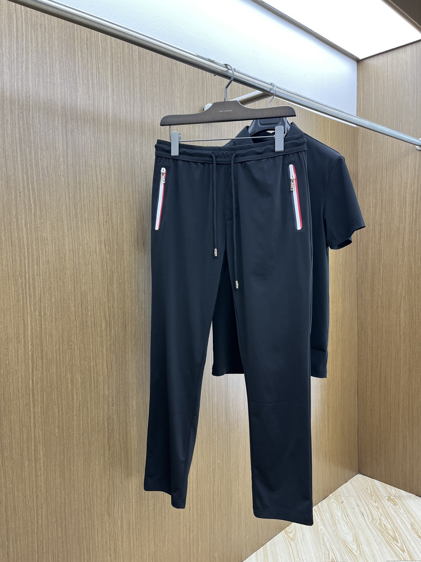 新款/套 Mon 🔥s春夏新品休闲套装 独家定制透气冰丝棉面料，明星最爱时装味休闲简单大方 刺绣织带设计