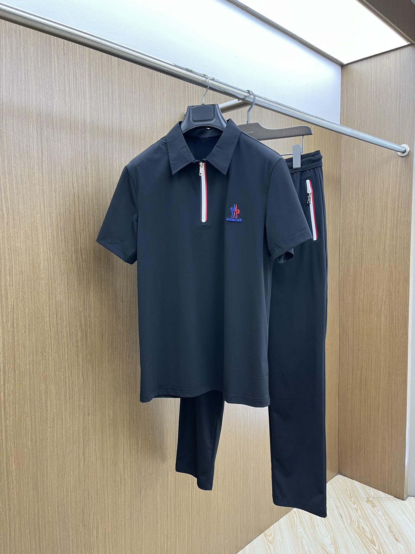 新款/套 Mon 🔥s春夏新品休闲套装 独家定制透气冰丝棉面料，明星最爱时装味休闲简单大方 刺绣织带设计