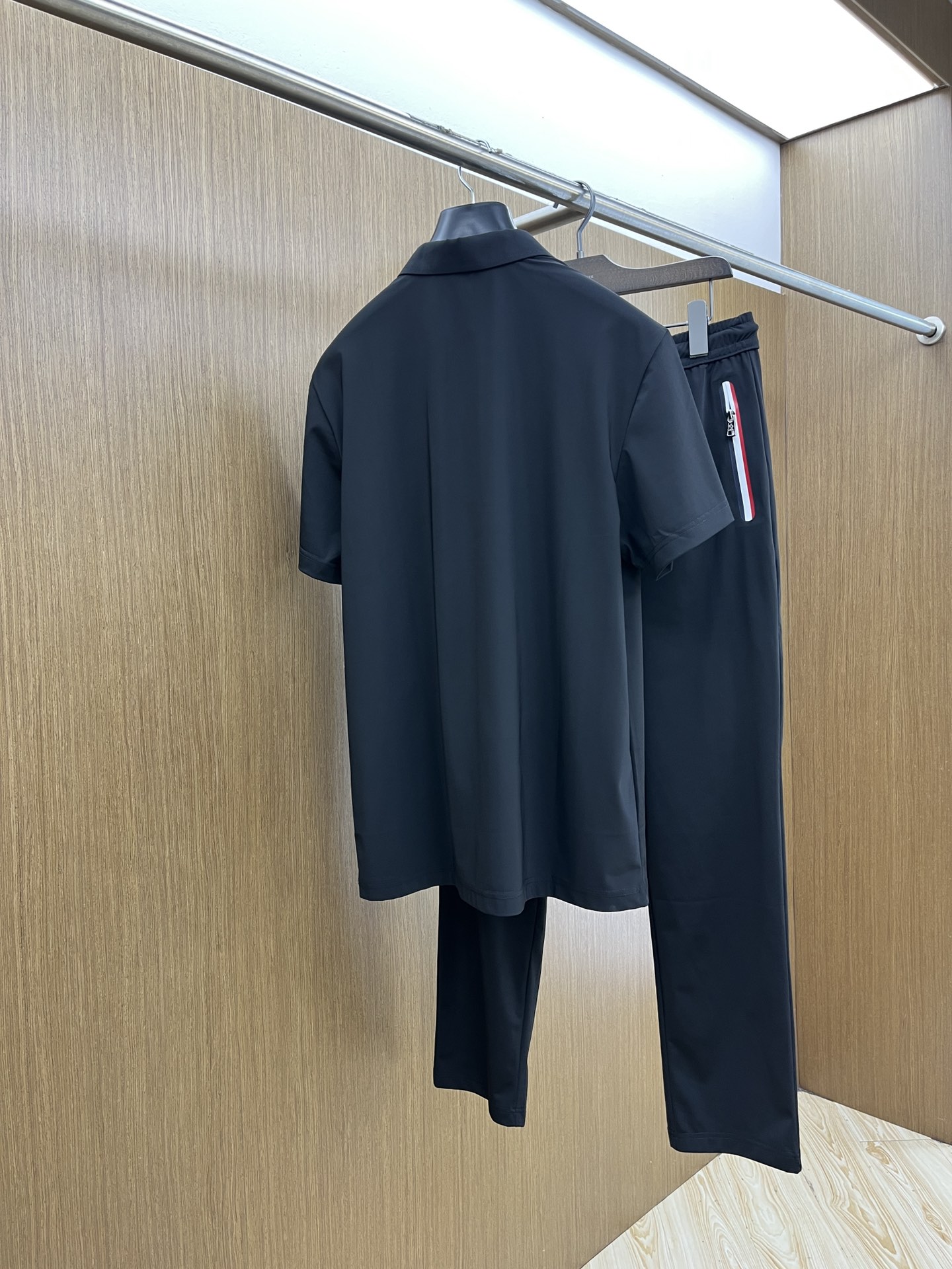 新款/套 Mon 🔥s春夏新品休闲套装 独家定制透气冰丝棉面料，明星最爱时装味休闲简单大方 刺绣织带设计