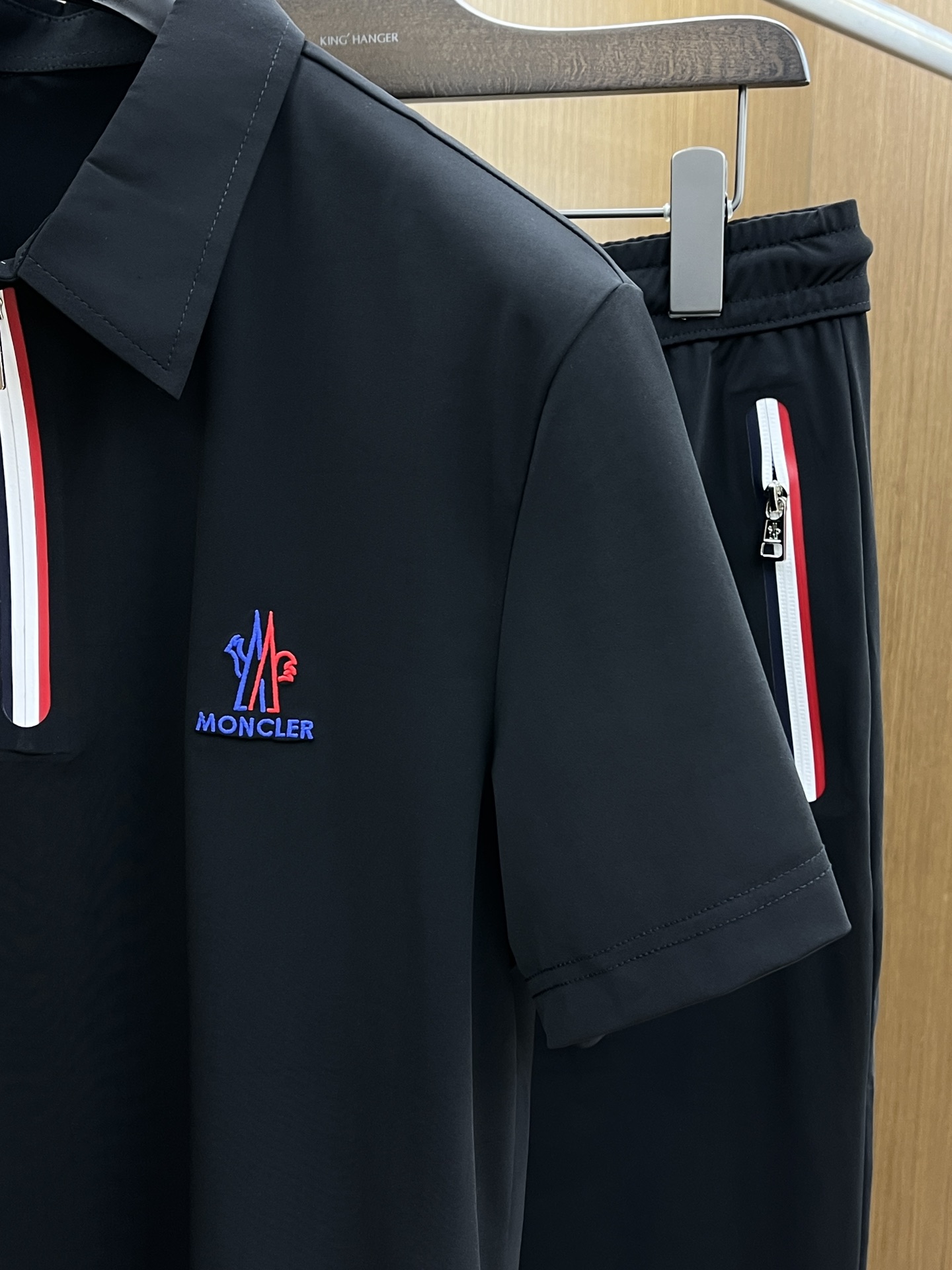 新款/套 Mon 🔥s春夏新品休闲套装 独家定制透气冰丝棉面料，明星最爱时装味休闲简单大方 刺绣织带设计