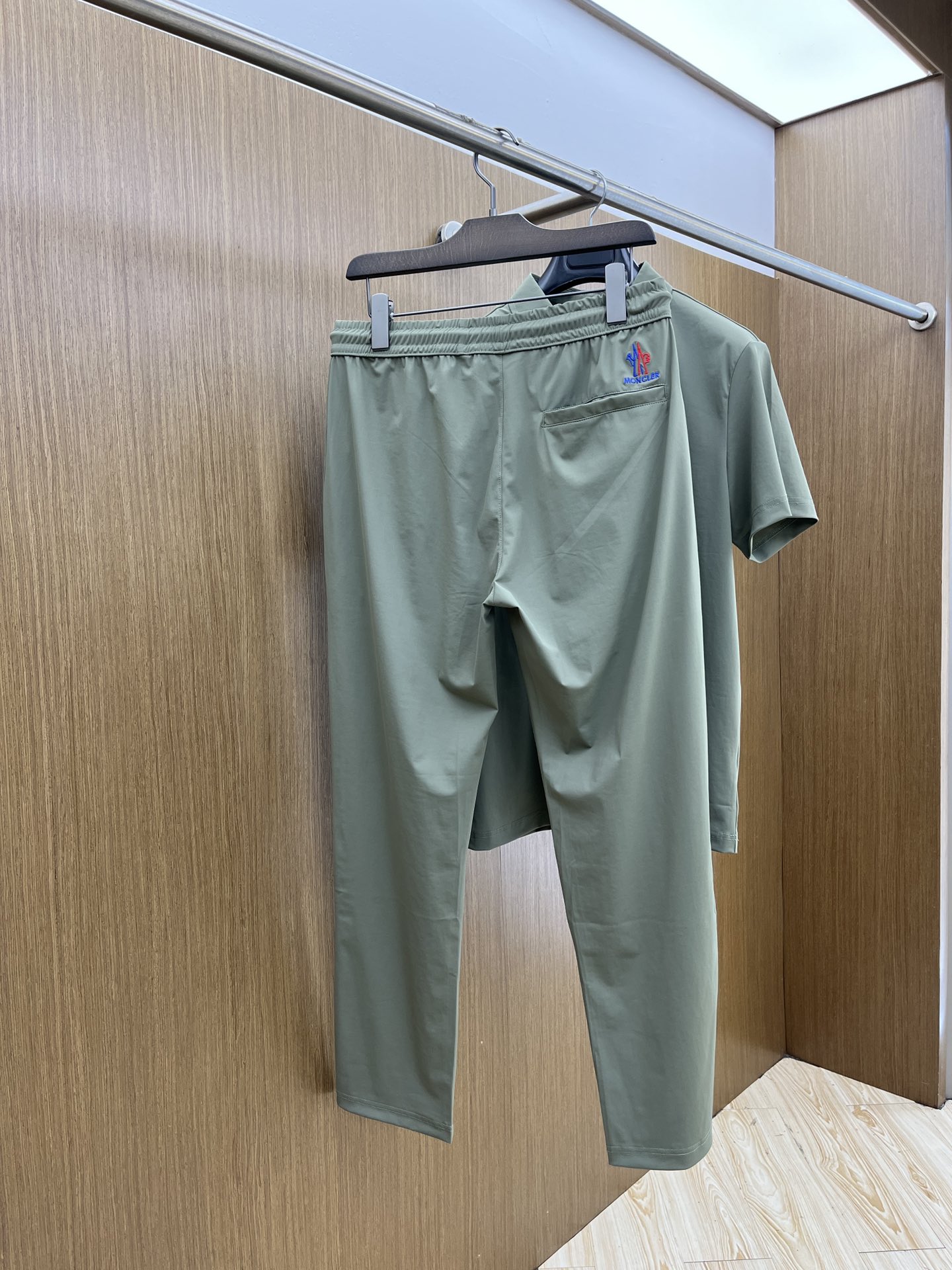 新款/套 Mon 🔥s春夏新品休闲套装 独家定制透气冰丝棉面料，明星最爱时装味休闲简单大方 刺绣织带设计