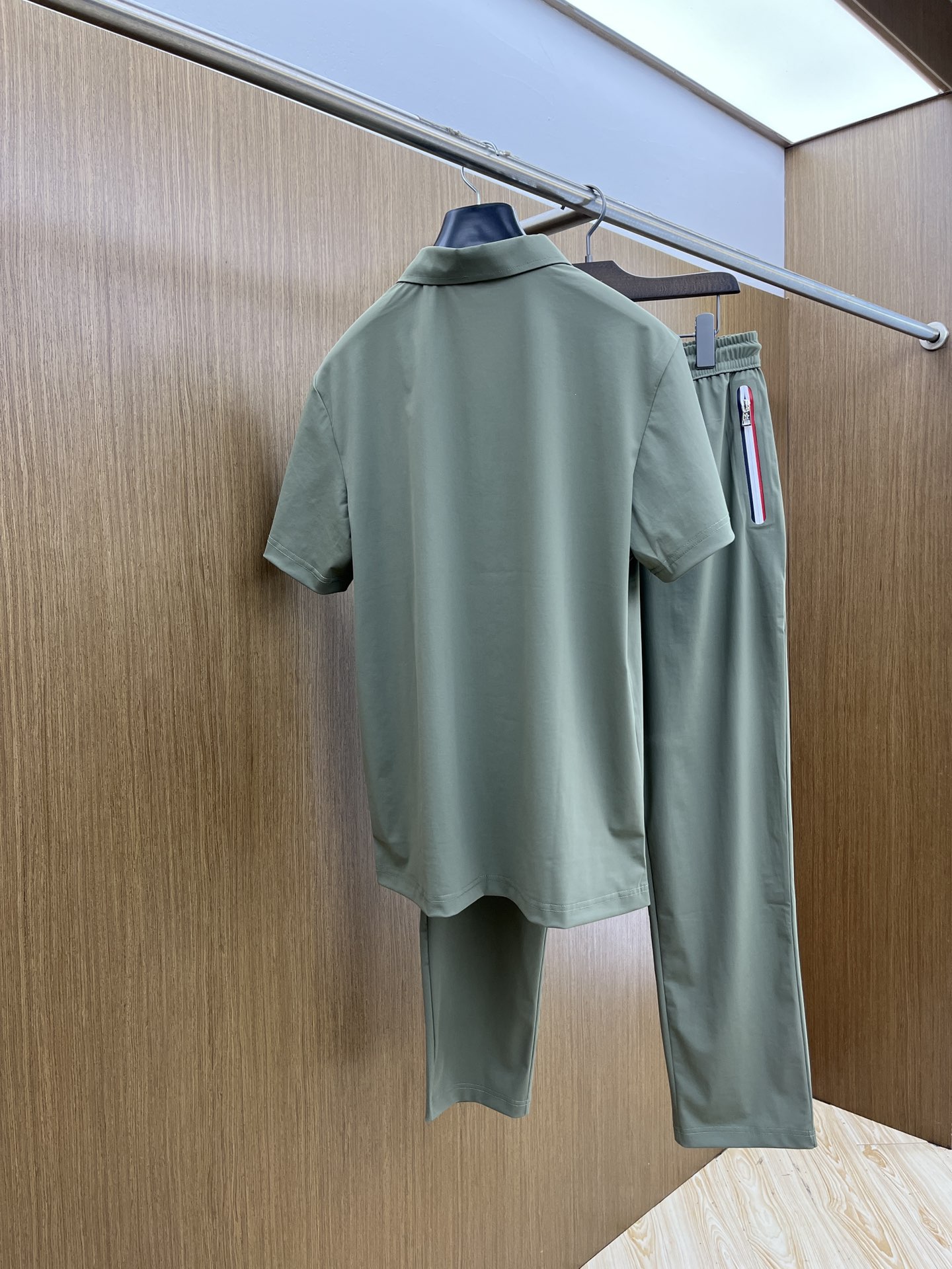 新款/套 Mon 🔥s春夏新品休闲套装 独家定制透气冰丝棉面料，明星最爱时装味休闲简单大方 刺绣织带设计