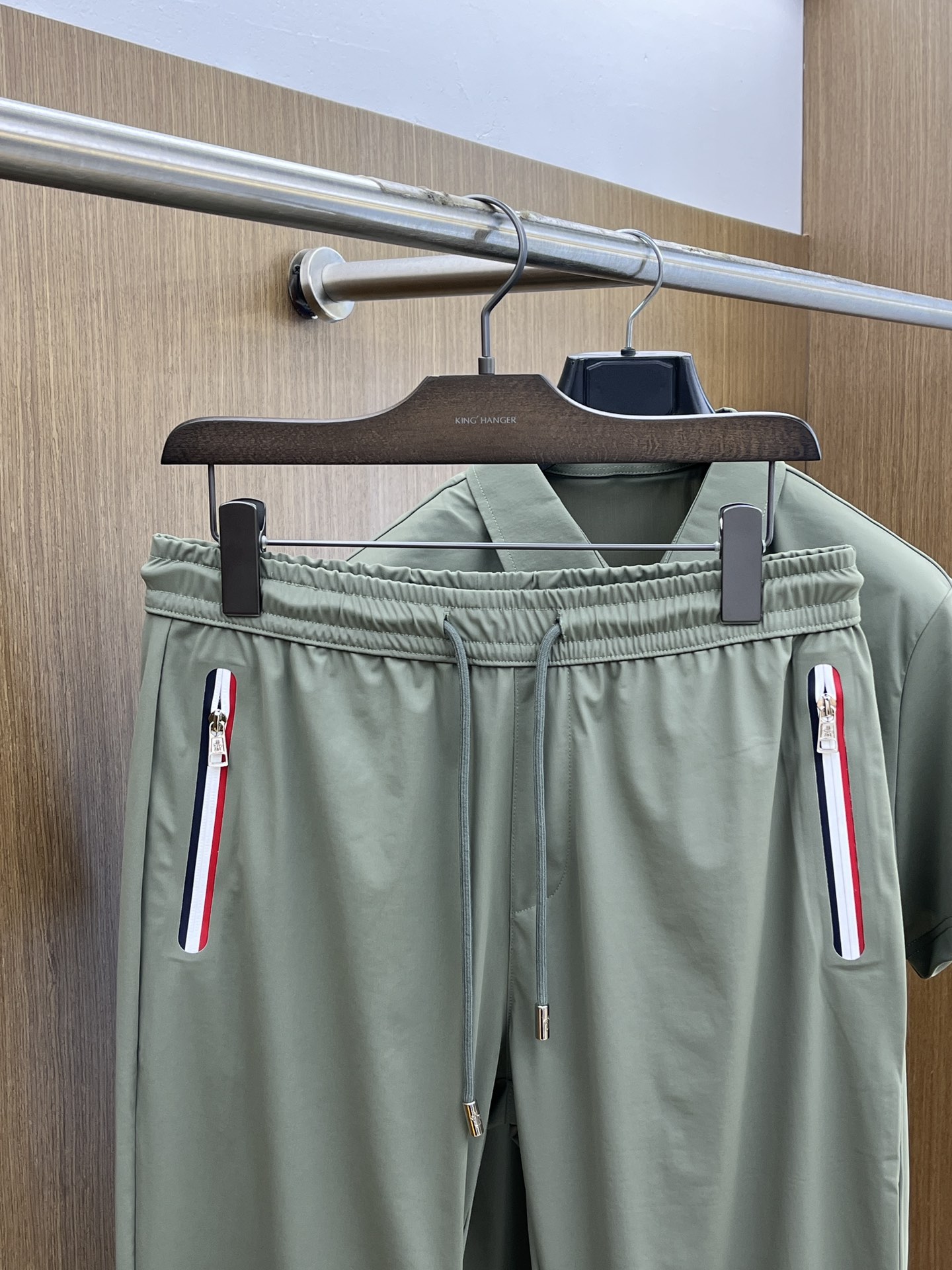 新款/套 Mon 🔥s春夏新品休闲套装 独家定制透气冰丝棉面料，明星最爱时装味休闲简单大方 刺绣织带设计