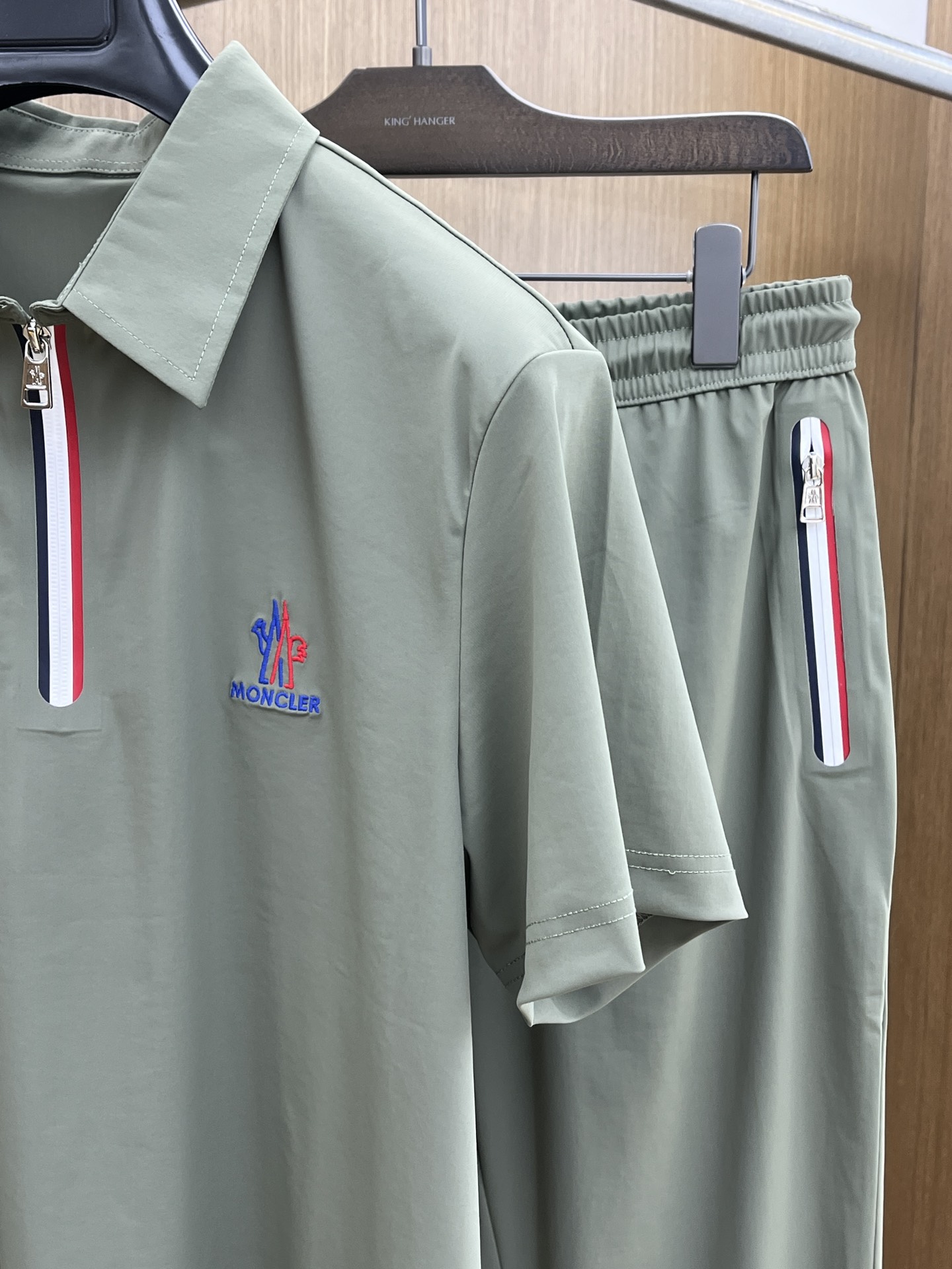 新款/套 Mon 🔥s春夏新品休闲套装 独家定制透气冰丝棉面料，明星最爱时装味休闲简单大方 刺绣织带设计