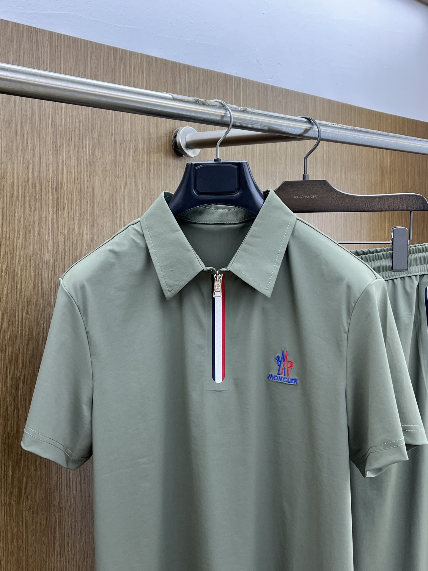 新款/套 Mon 🔥s春夏新品休闲套装 独家定制透气冰丝棉面料，明星最爱时装味休闲简单大方 刺绣织带设计