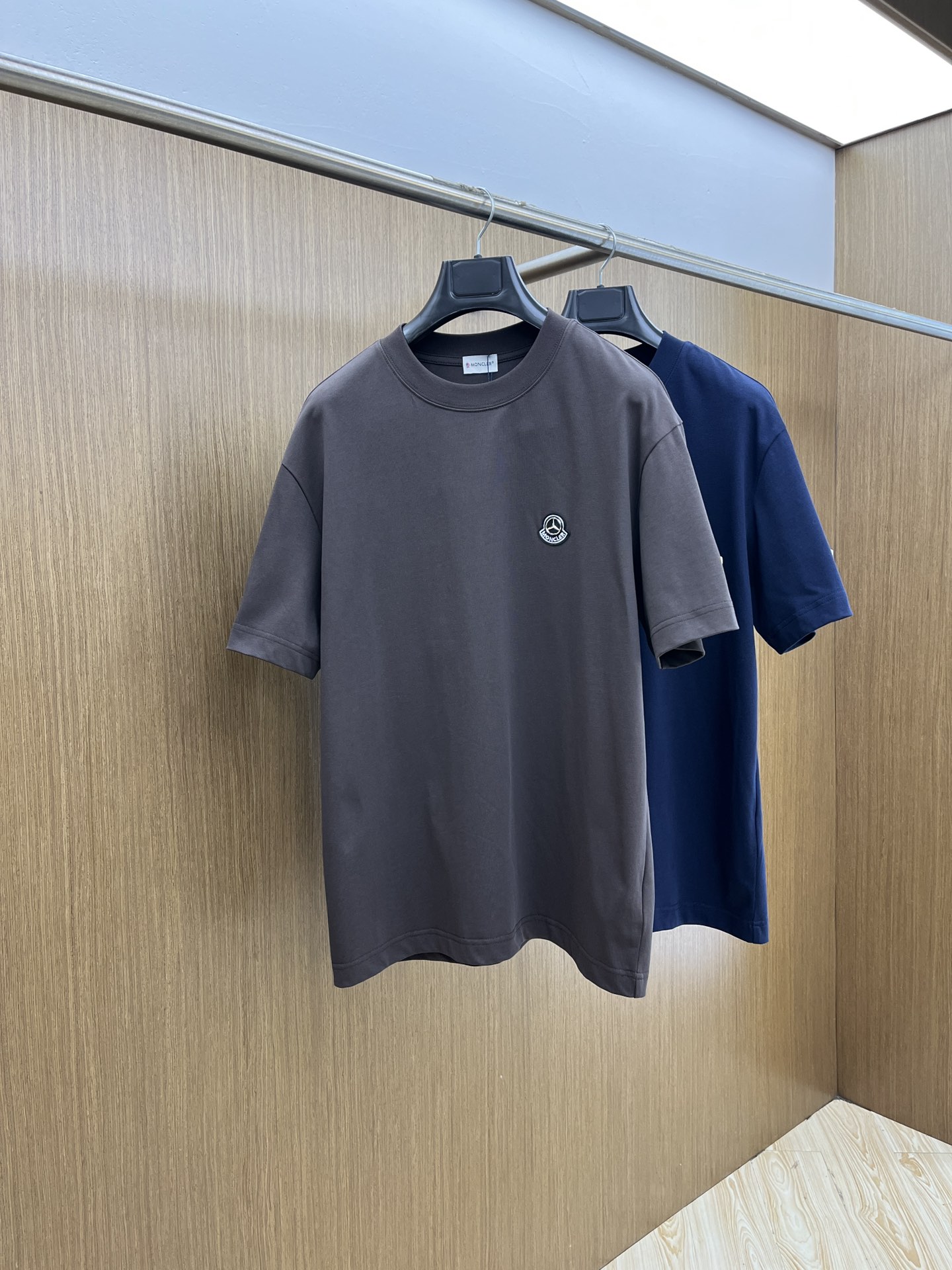 NO:425482,New Mon Summer exclusively offers new original single men's casual short sleeves High-end customization High-end version Fashionable and versatile imported pure cotton fabric Super soft and delicate touch, skin-friendly and comfortable to wear High-end boutique OEM factory fine-made top body very good Men's essential items Complete three standards xd code S-2XL, T-shirt, alexander wang19860909新款 Mon 夏季独家专供新款原单男士休闲短袖 高端定制 高端版本 时尚百搭爆款进口纯棉面料 手感超柔软细腻 穿着亲肤舒适 高端精品 代工厂精细做上身非常赞 男士必备单品 三标齐全 xd码数S-2XL,,T-shirt,alexander wang,Men's clothing