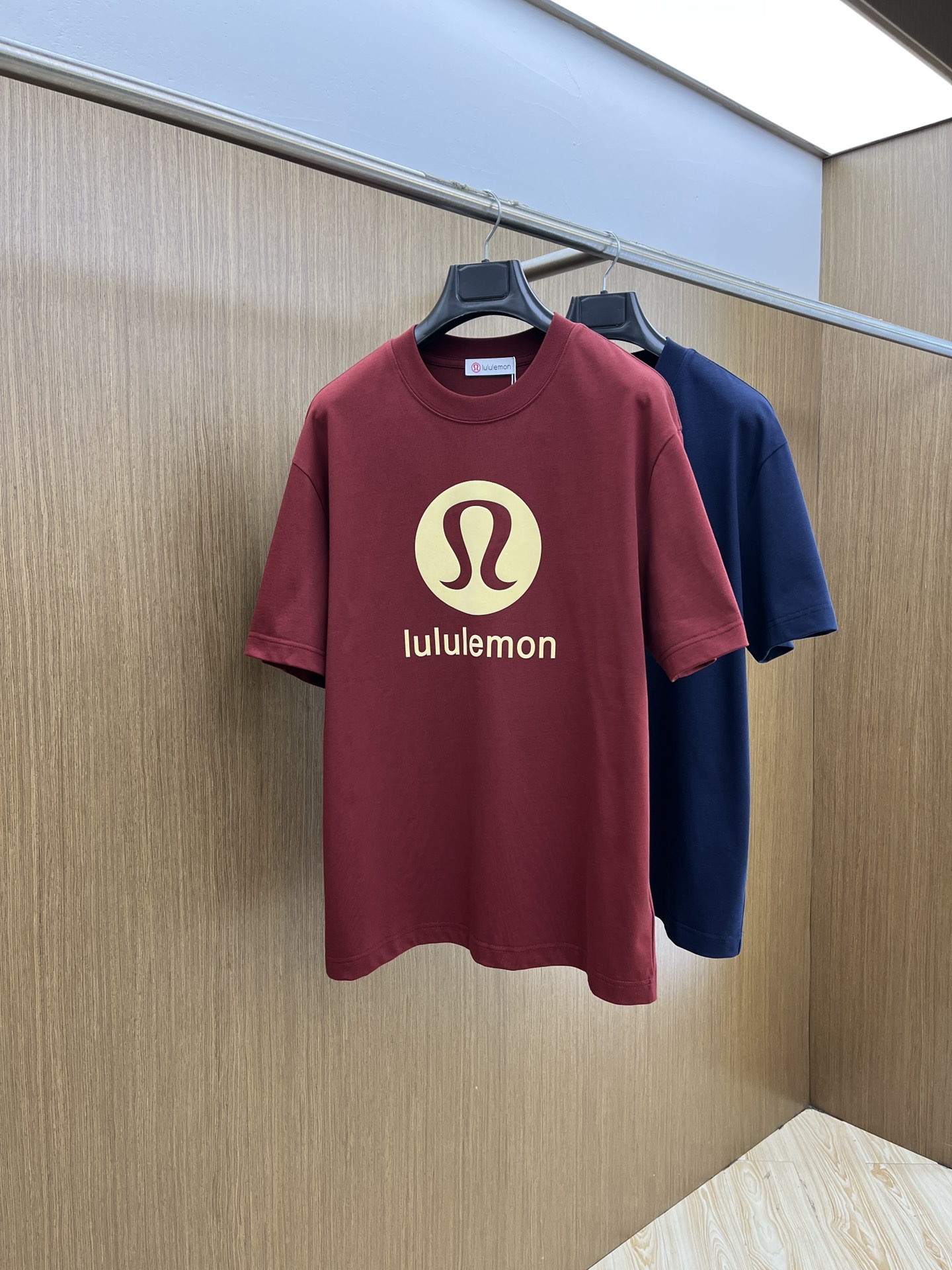 NO:425487,New Lulu exclusively for summer new style original single men's casual short sleeves high-end customization high-end version fashionable and versatile imported cotton fabric super soft and delicate touch, skin-friendly and comfortable to wear high-end boutique OEM factory fine-made top body very good Men's essential items complete three standards xd code S-2XL, T-shirt, alexander wang19860909新款 Lulu 夏季独家专供新款原单男士休闲短袖 高端定制 高端版本 时尚百搭爆款进口纯棉面料 手感超柔软细腻 穿着亲肤舒适 高端精品 代工厂精细做上身非常赞 男士必备单品 三标齐全 xd码数S-2XL,,T-shirt,alexander wang,Men's clothing