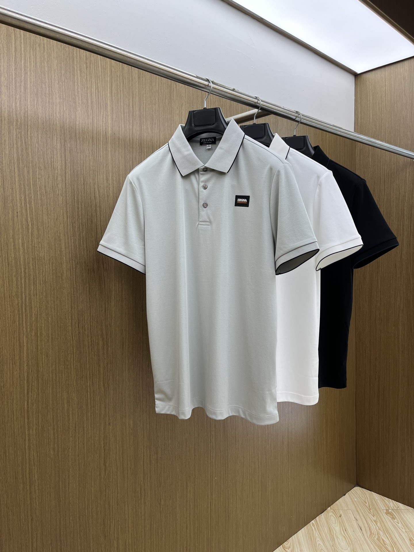 新品 ZZ 🔥🔥春夏新品细纹珠地商务Polo，极简的衣身造型！顶级针织棉质混纺质地 整体的触感极为舒适，