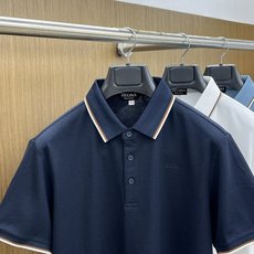 新品 ZZ 🔥🔥春夏新品细纹珠地商务Polo,极简的衣身造型!顶级针织棉质混纺质地 整体的触感极为舒适, 新品 ZZ 🔥🔥春夏新品细纹珠地商务Polo,极简的衣身造型!顶级针织棉质混纺质地 整体的触感极为舒适,