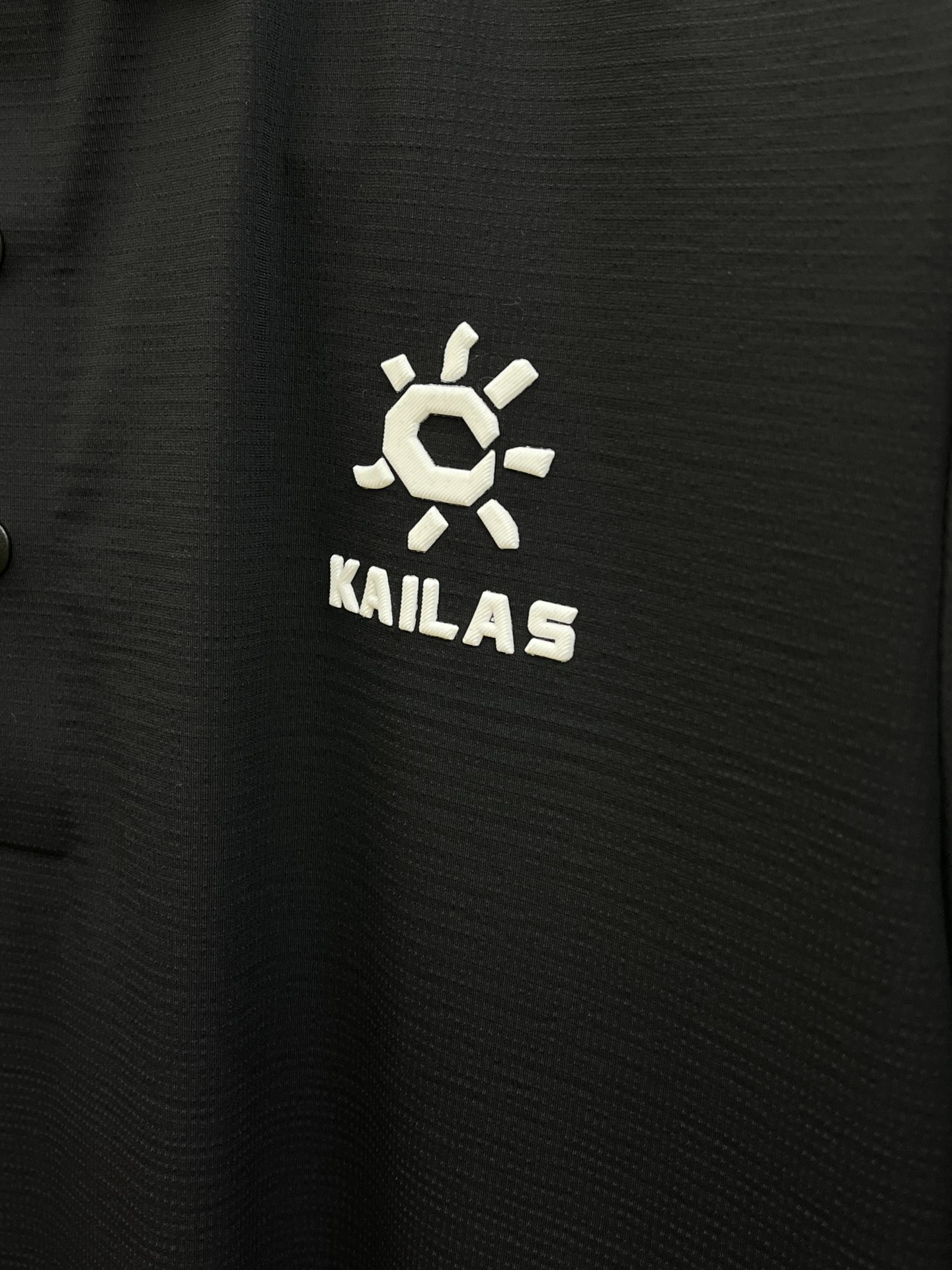 新品 Kai 🔥🔥春夏新品细纹珠地商务Polo，极简的衣身造型！
顶级针织棉质混纺质地 整体的触感极为舒