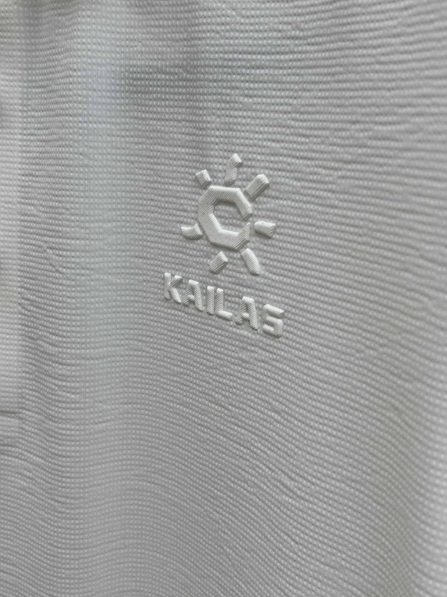 新品 Kai 🔥🔥春夏新品细纹珠地商务Polo，极简的衣身造型！
顶级针织棉质混纺质地 整体的触感极为舒