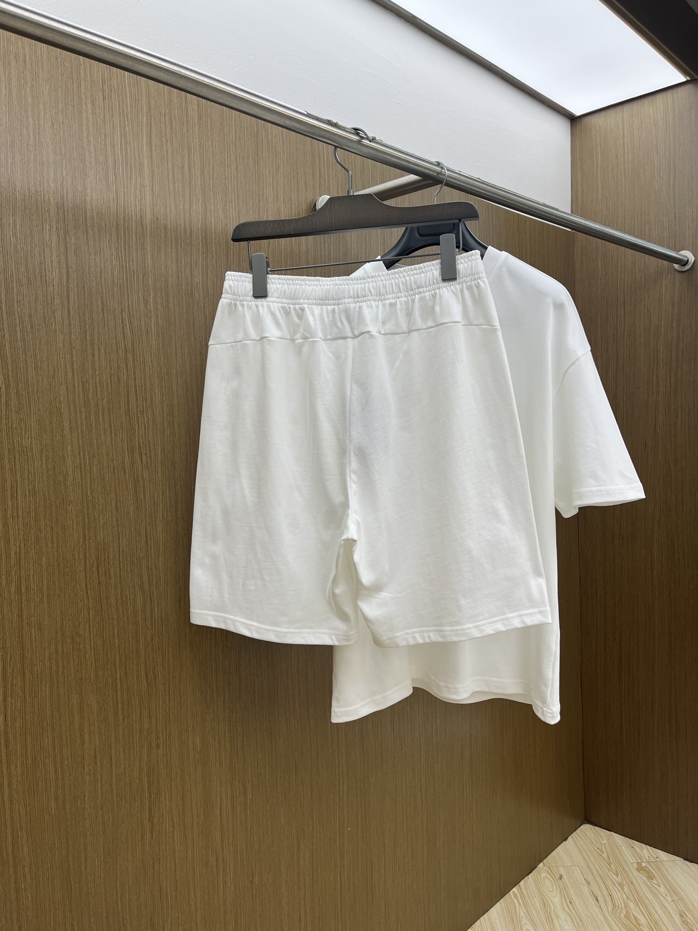 新款/套 BBG 🔥春夏最新款休闲短裤短袖套装，男女款👫 贸易公司渠道稀出，同步官网发售！基本每一季都会