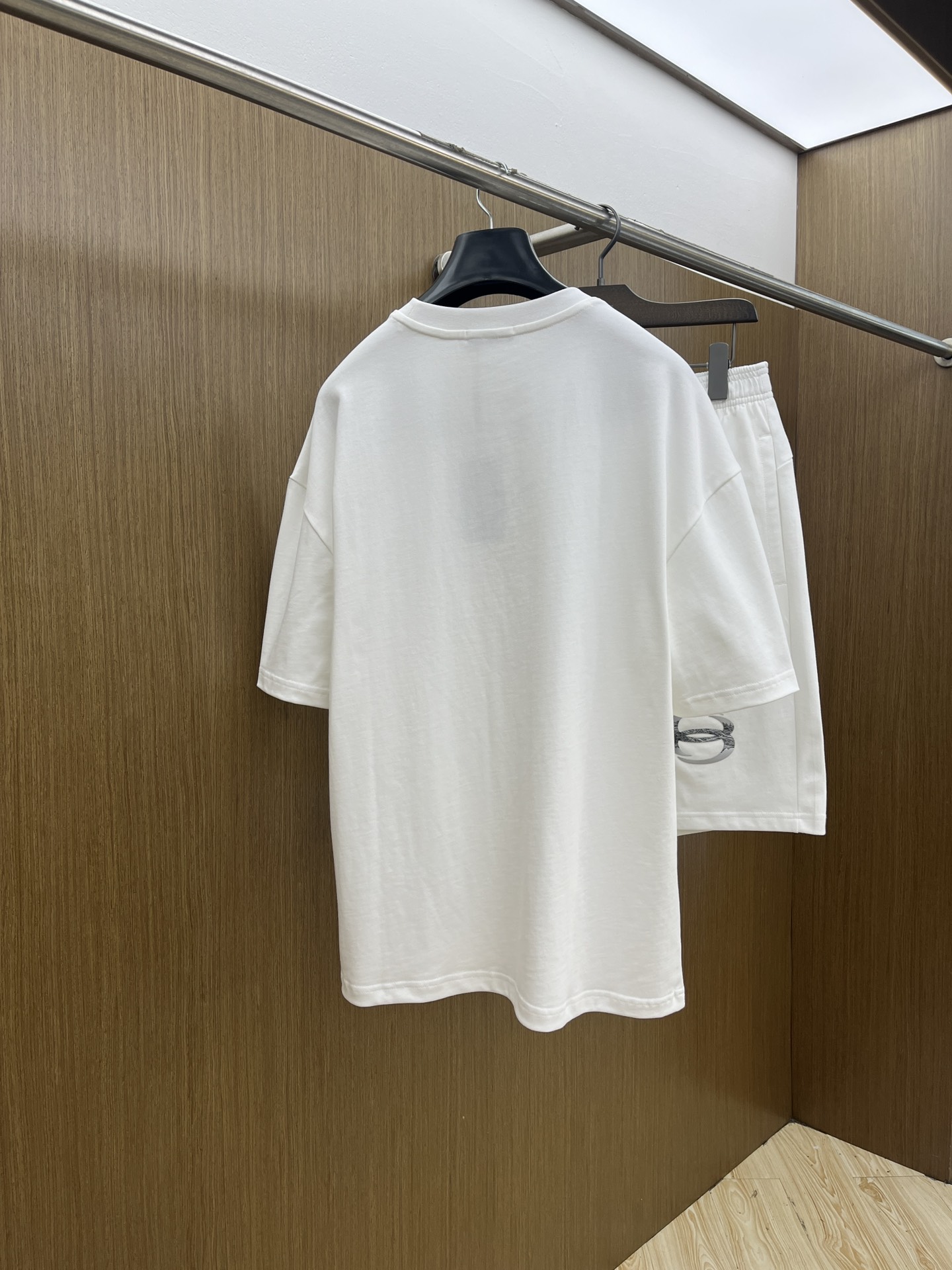 新款/套 BBG 🔥春夏最新款休闲短裤短袖套装，男女款👫 贸易公司渠道稀出，同步官网发售！基本每一季都会