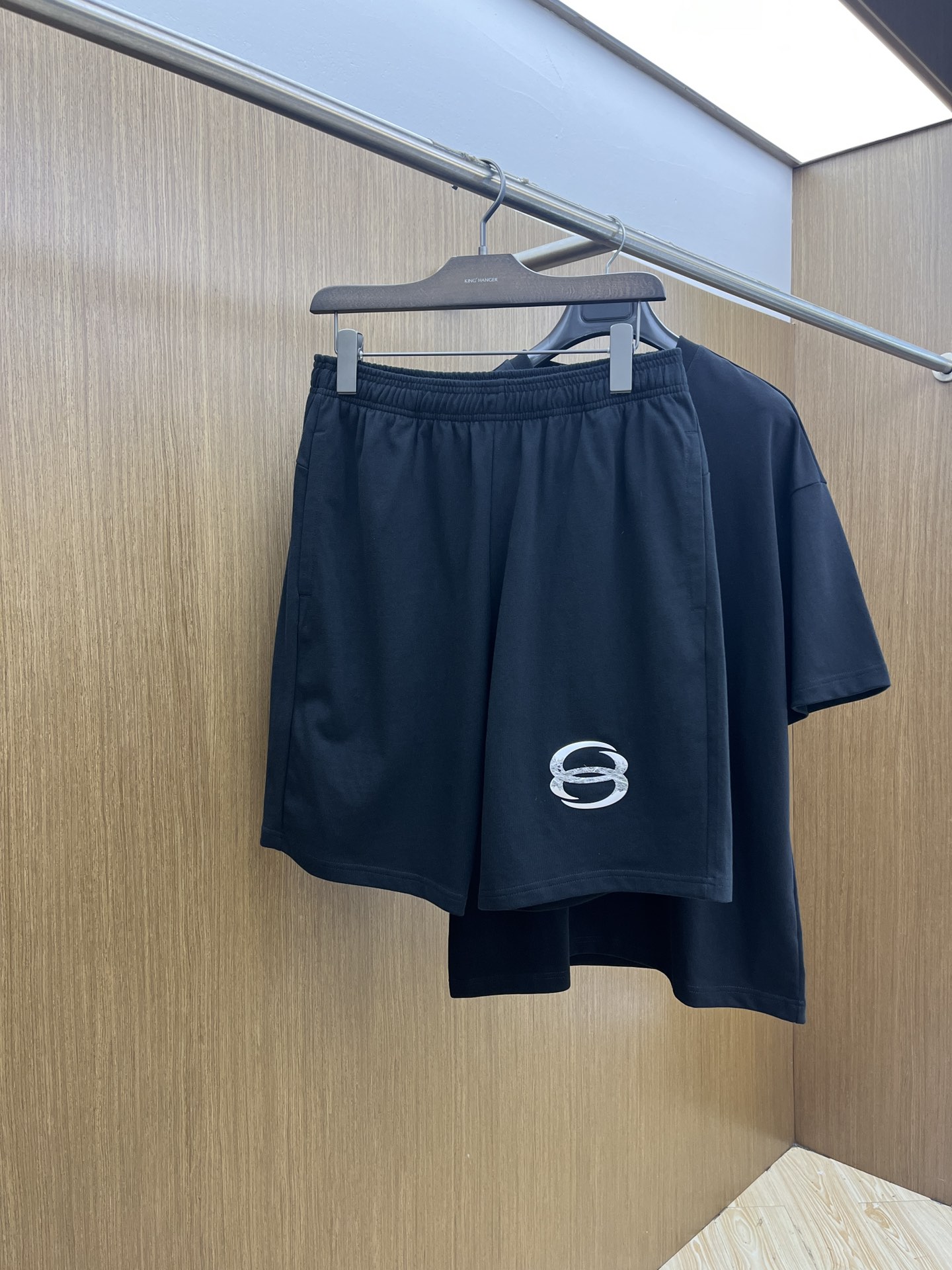 新款/套 BBG 🔥春夏最新款休闲短裤短袖套装，男女款👫 贸易公司渠道稀出，同步官网发售！基本每一季都会