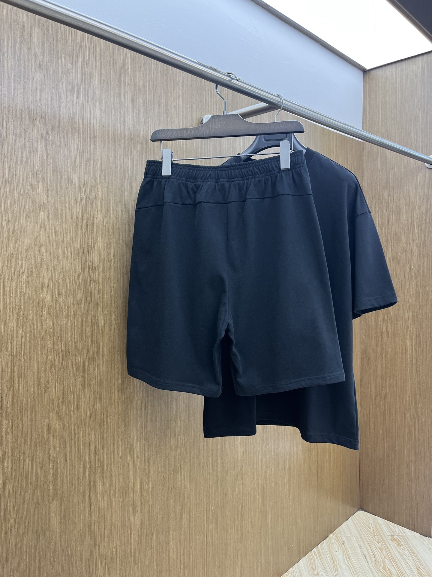 新款/套 BBG 🔥春夏最新款休闲短裤短袖套装，男女款👫 贸易公司渠道稀出，同步官网发售！基本每一季都会