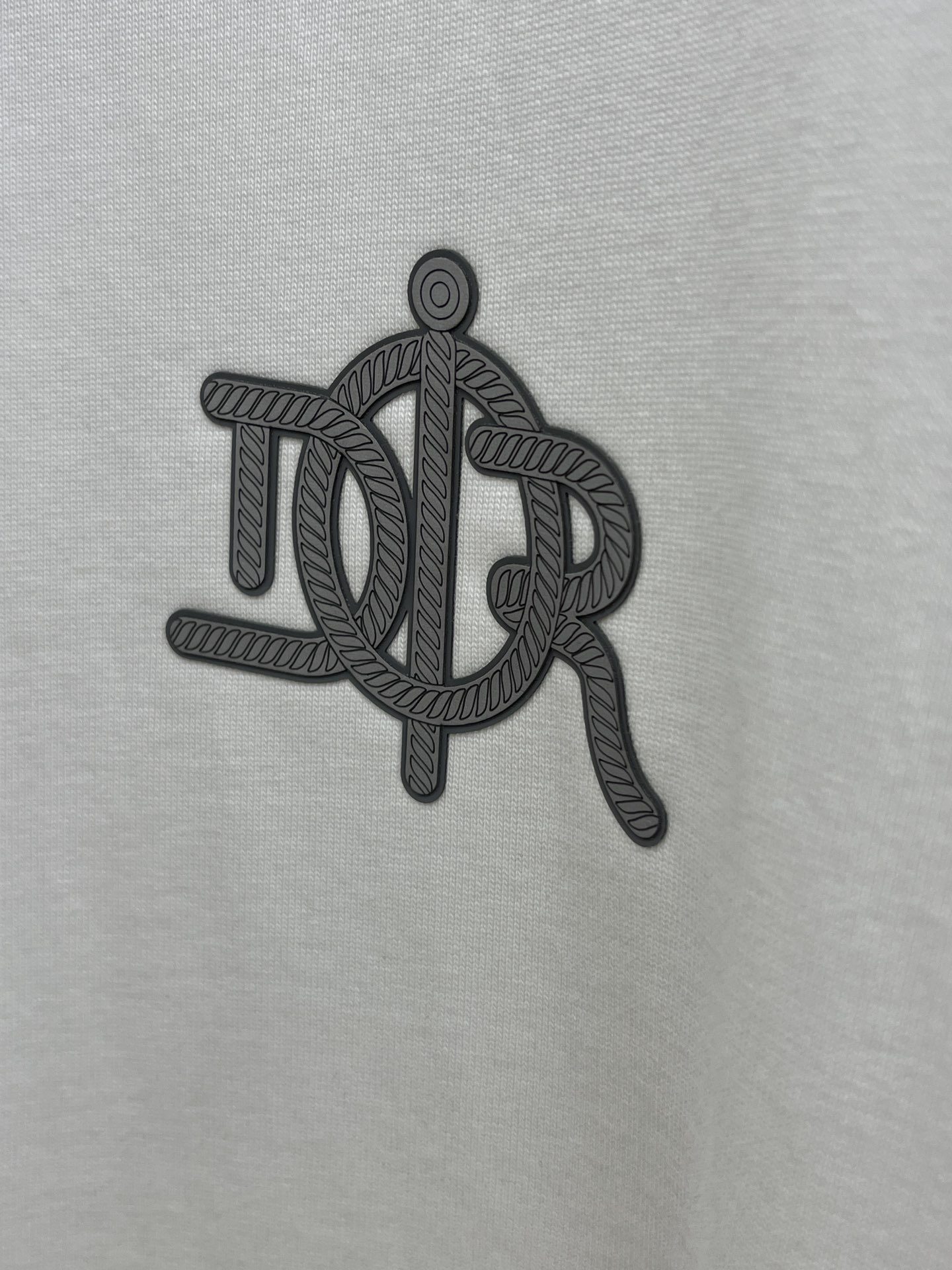 新款/套 CD 🔥春夏最新款休闲短裤短袖套装，男女款👫 贸易公司渠道稀出，同步官网发售！基本每一季都会有