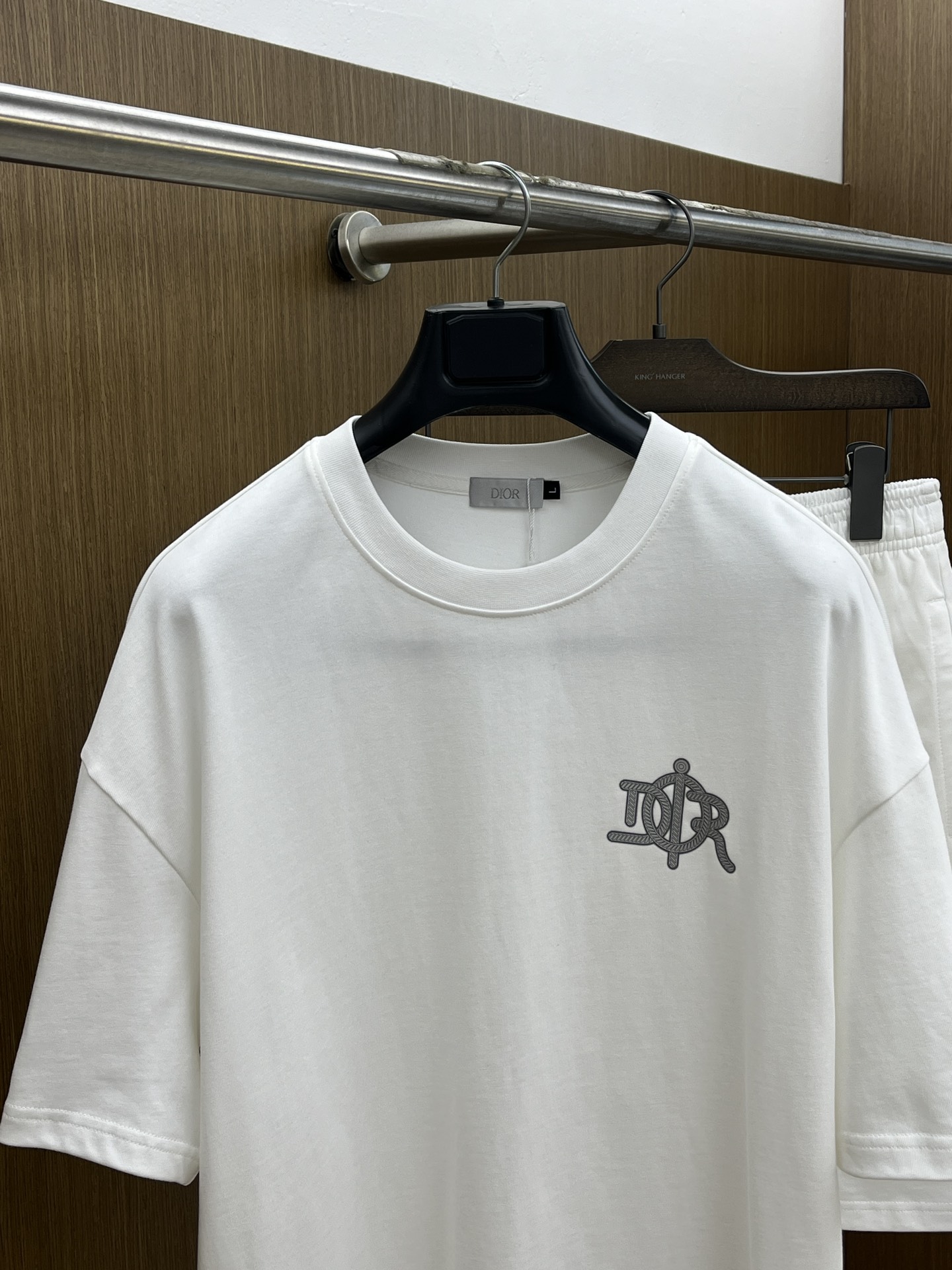 新款/套 CD 🔥春夏最新款休闲短裤短袖套装，男女款👫 贸易公司渠道稀出，同步官网发售！基本每一季都会有