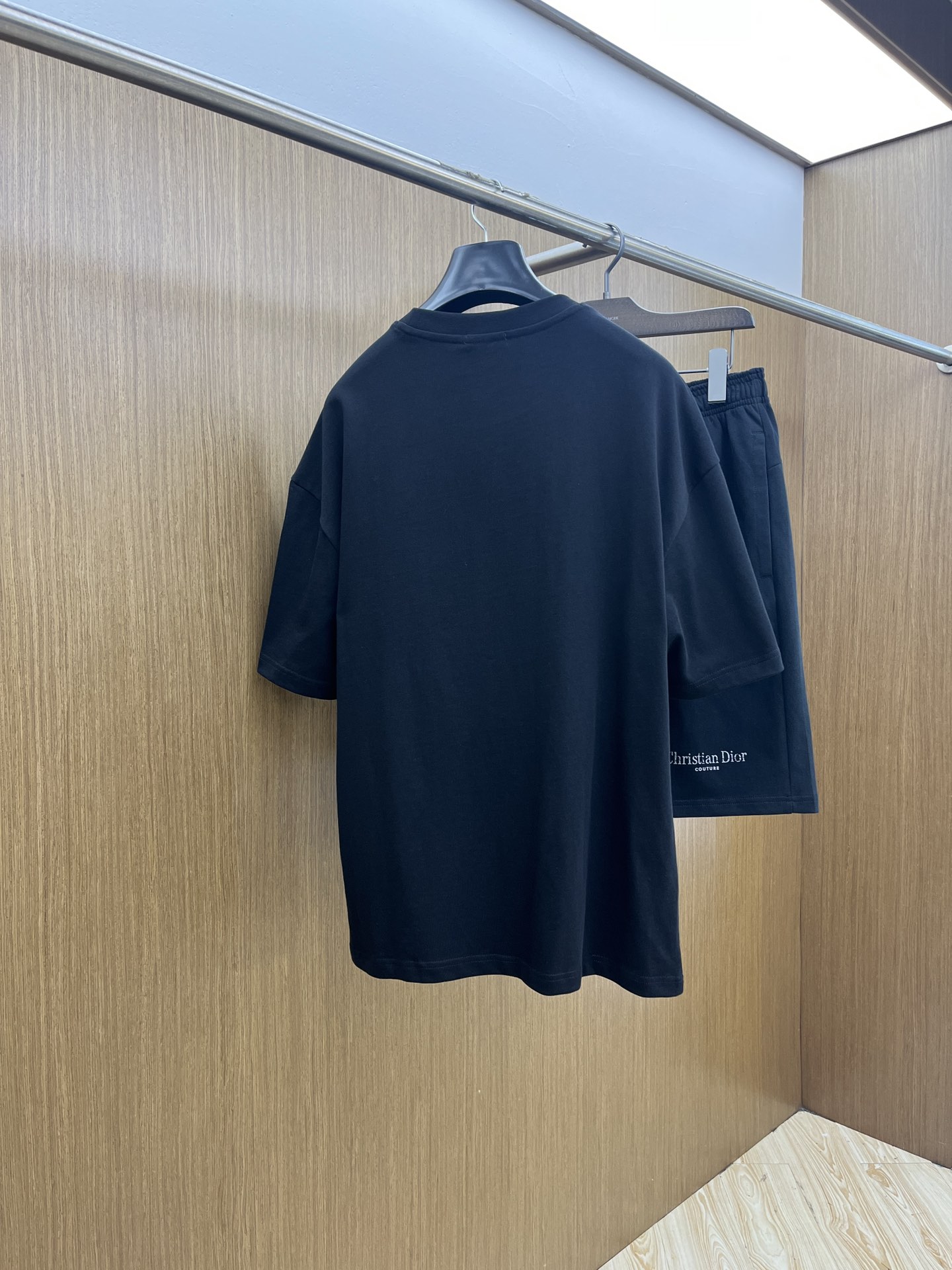 新款/套 CD 🔥春夏最新款休闲短裤短袖套装，男女款👫 贸易公司渠道稀出，同步官网发售！基本每一季都会有