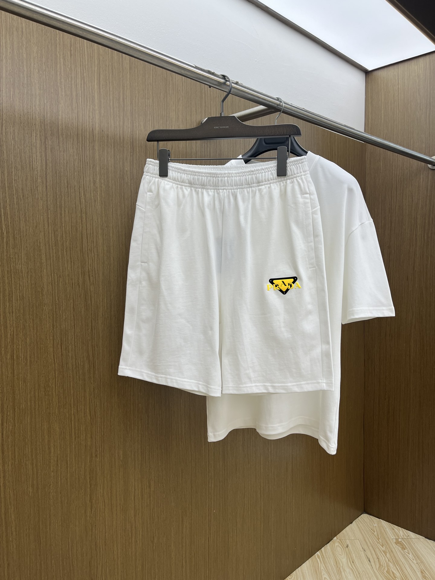 新款/套 PD 🔥春夏最新款休闲短裤短袖套装，男女款👫 贸易公司渠道稀出，同步官网发售！基本每一季都会有