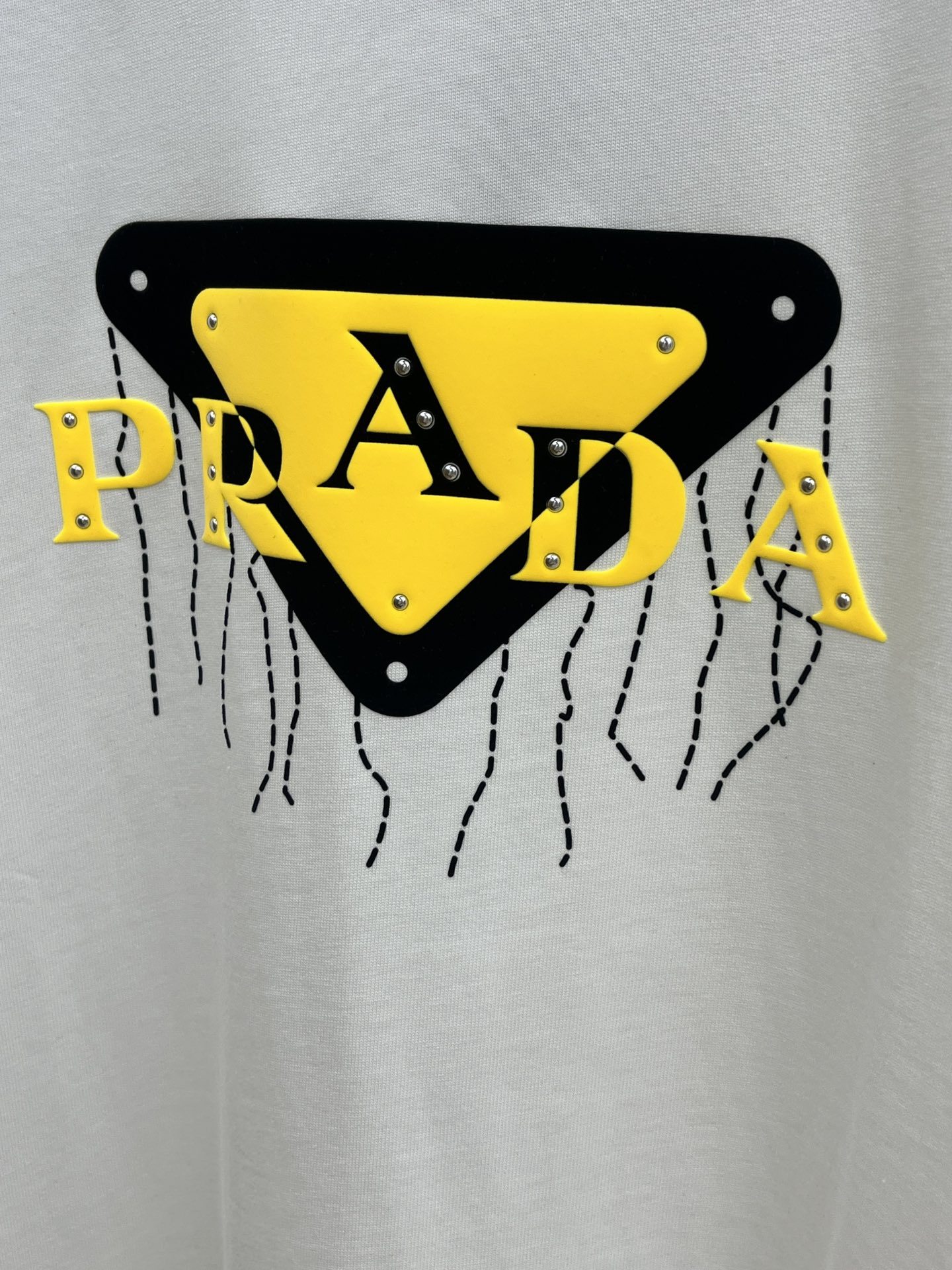 新款/套 PD 🔥春夏最新款休闲短裤短袖套装，男女款👫 贸易公司渠道稀出，同步官网发售！基本每一季都会有