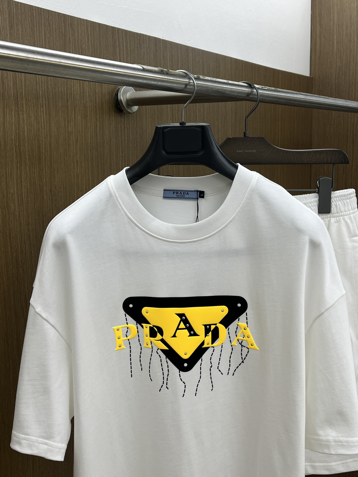 新款/套 PD 🔥春夏最新款休闲短裤短袖套装，男女款👫 贸易公司渠道稀出，同步官网发售！基本每一季都会有