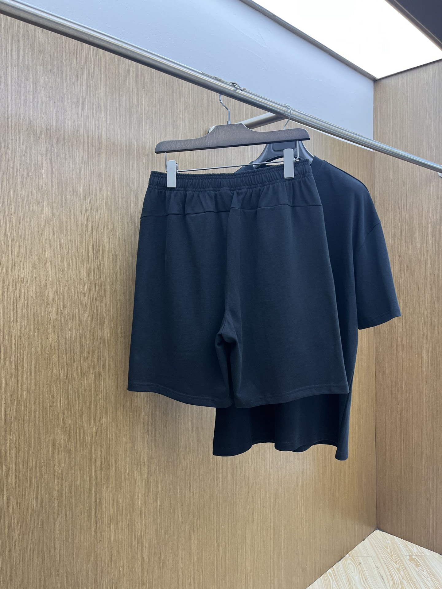 新款/套 PD 🔥春夏最新款休闲短裤短袖套装，男女款👫 贸易公司渠道稀出，同步官网发售！基本每一季都会有