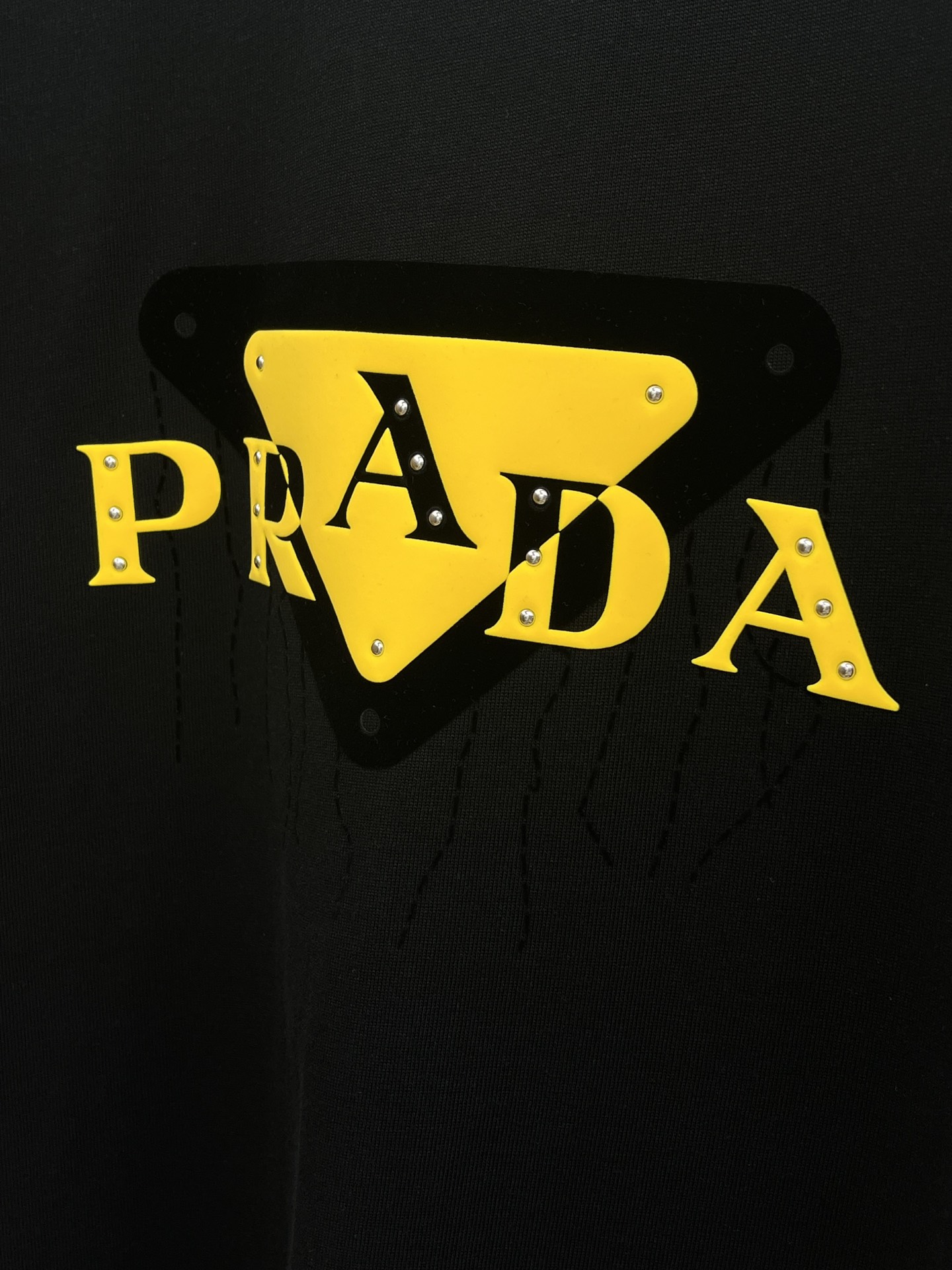 新款/套 PD 🔥春夏最新款休闲短裤短袖套装，男女款👫 贸易公司渠道稀出，同步官网发售！基本每一季都会有