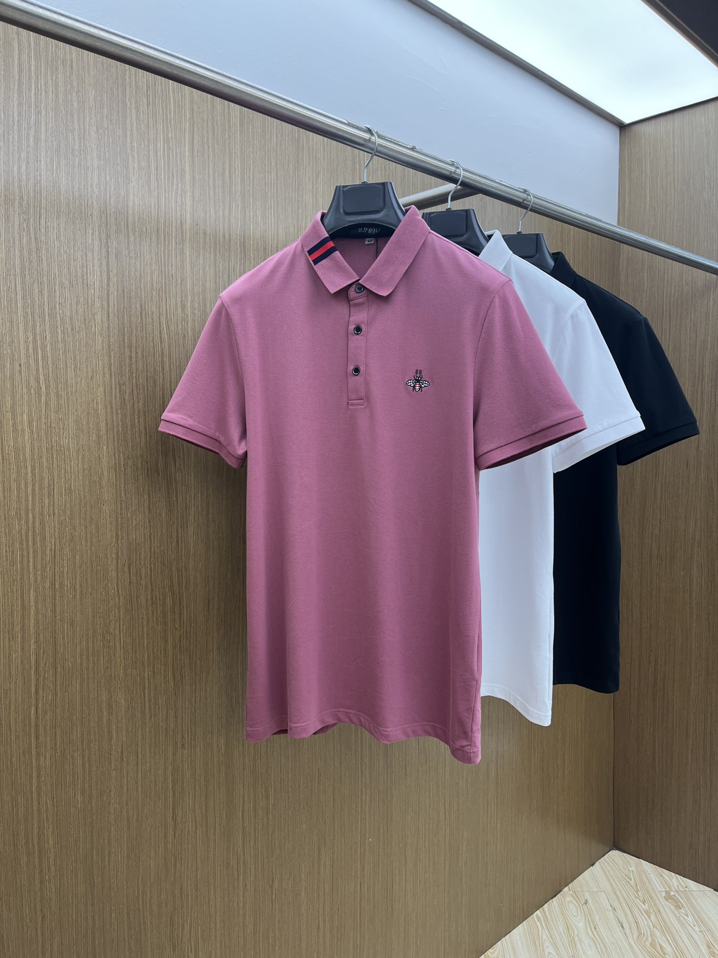 新款 Guc 🔥🔥春夏新款男士短袖Polo衫，品牌最新设计元素！既不单调也不复杂,恰到好处的展现品味！客