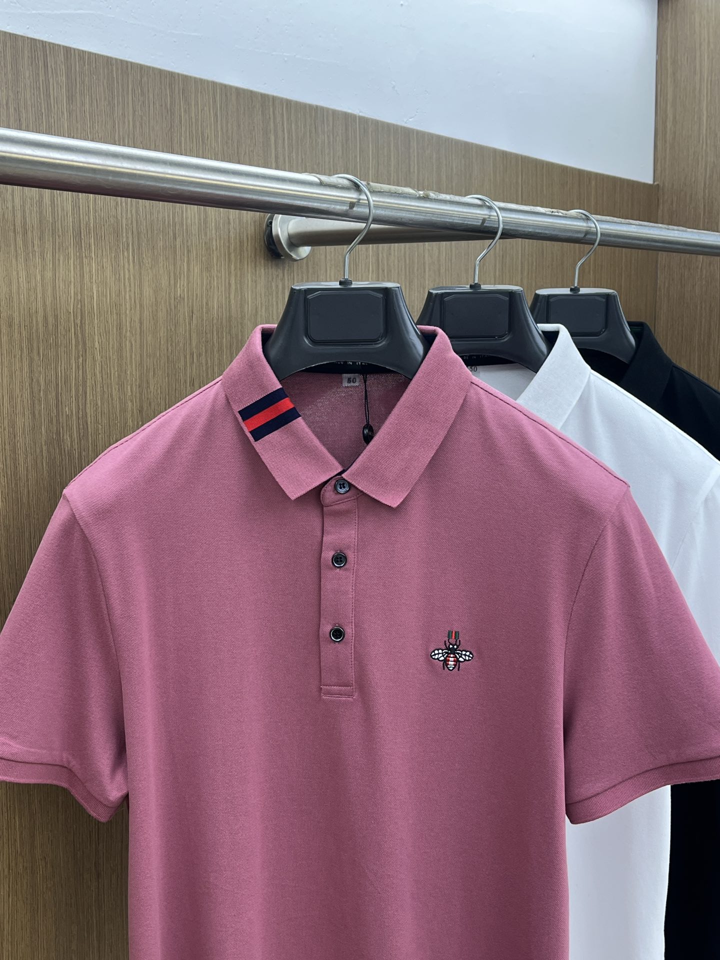 新款 Guc 🔥🔥春夏新款男士短袖Polo衫，品牌最新设计元素！既不单调也不复杂,恰到好处的展现品味！客