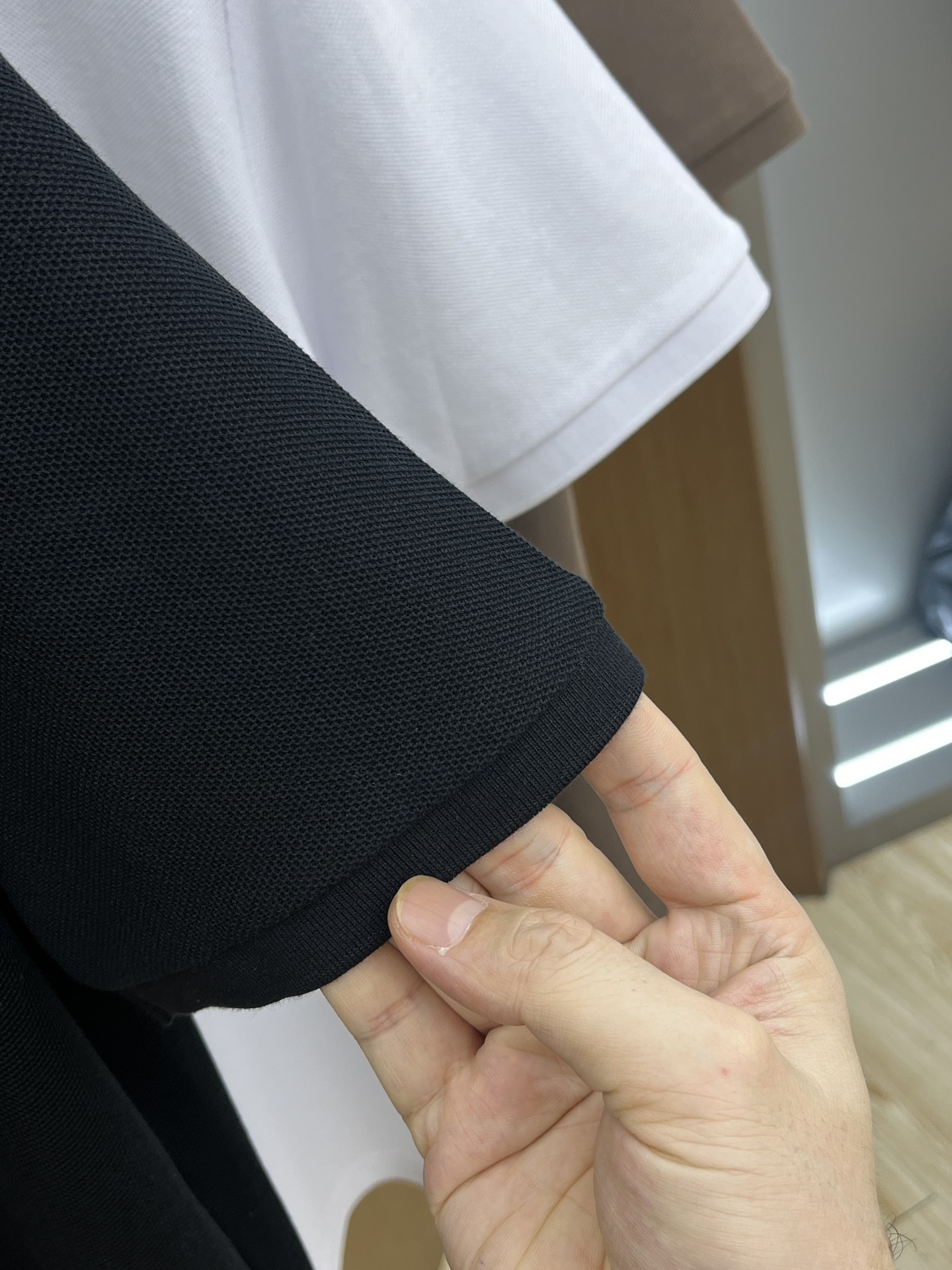 新款 LV 🔥🔥春夏新款男士短袖Polo衫，品牌最新设计元素！既不单调也不复杂,恰到好处的展现品味！客供