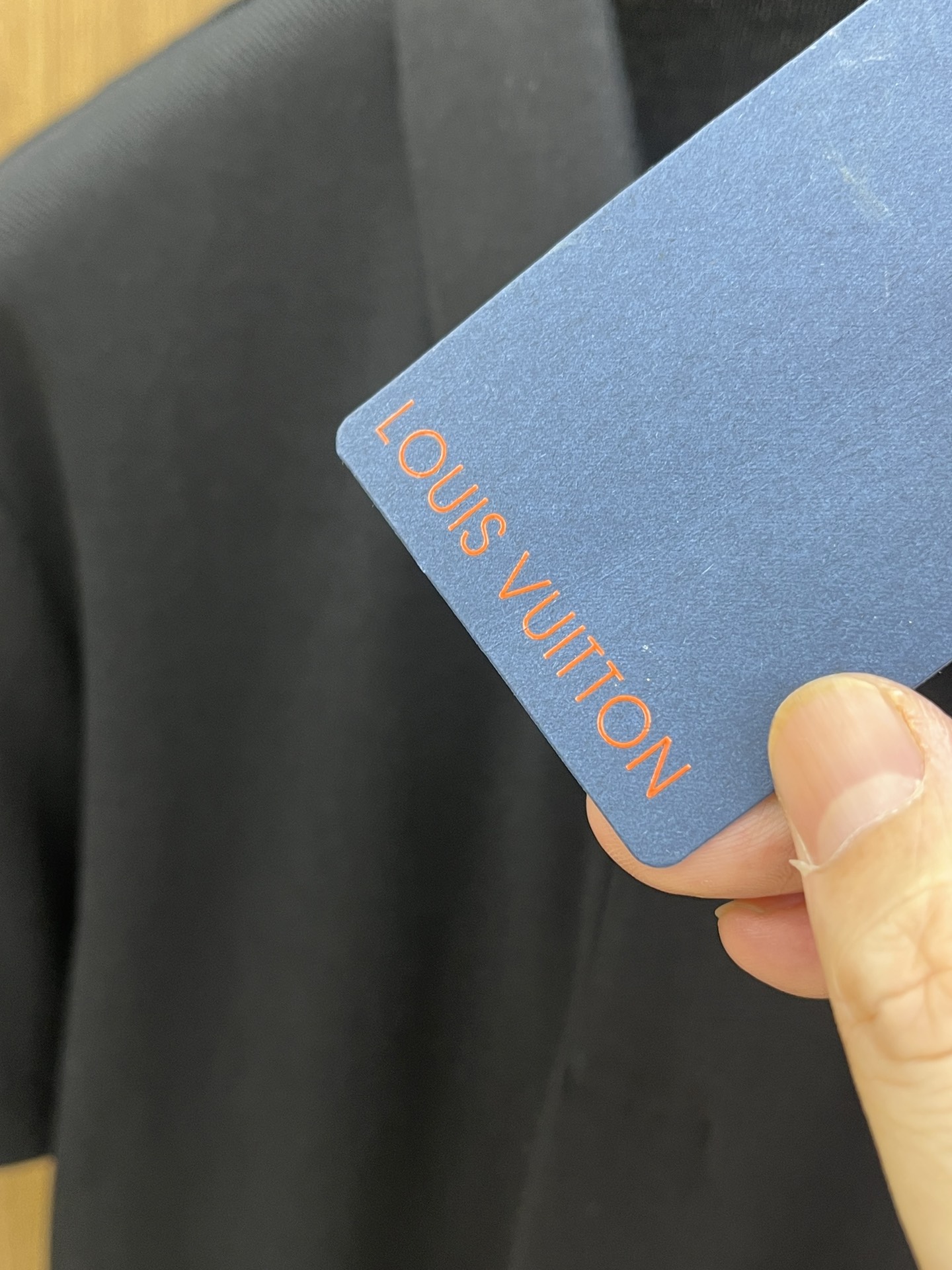 新款 LV 🔥🔥春夏新款男士短袖Polo衫，品牌最新设计元素！既不单调也不复杂,恰到好处的展现品味！客供