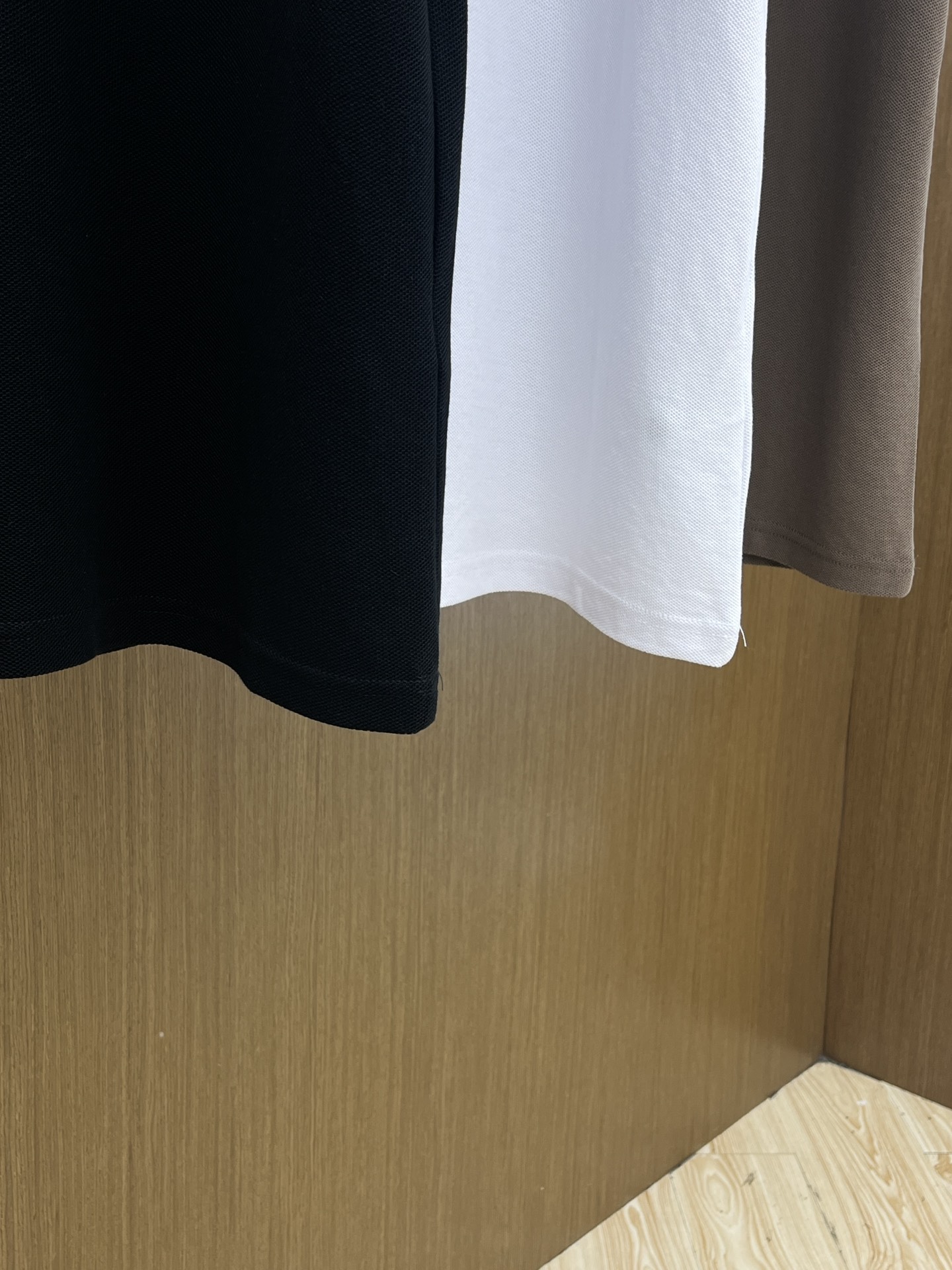 新款 LV 🔥🔥春夏新款男士短袖Polo衫，品牌最新设计元素！既不单调也不复杂,恰到好处的展现品味！客供