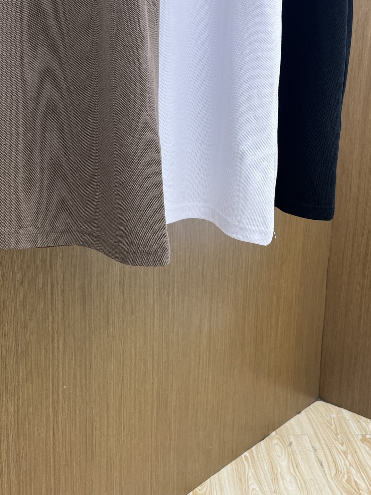 新款 LV 🔥🔥春夏新款男士短袖Polo衫，品牌最新设计元素！既不单调也不复杂,恰到好处的展现品味！客供