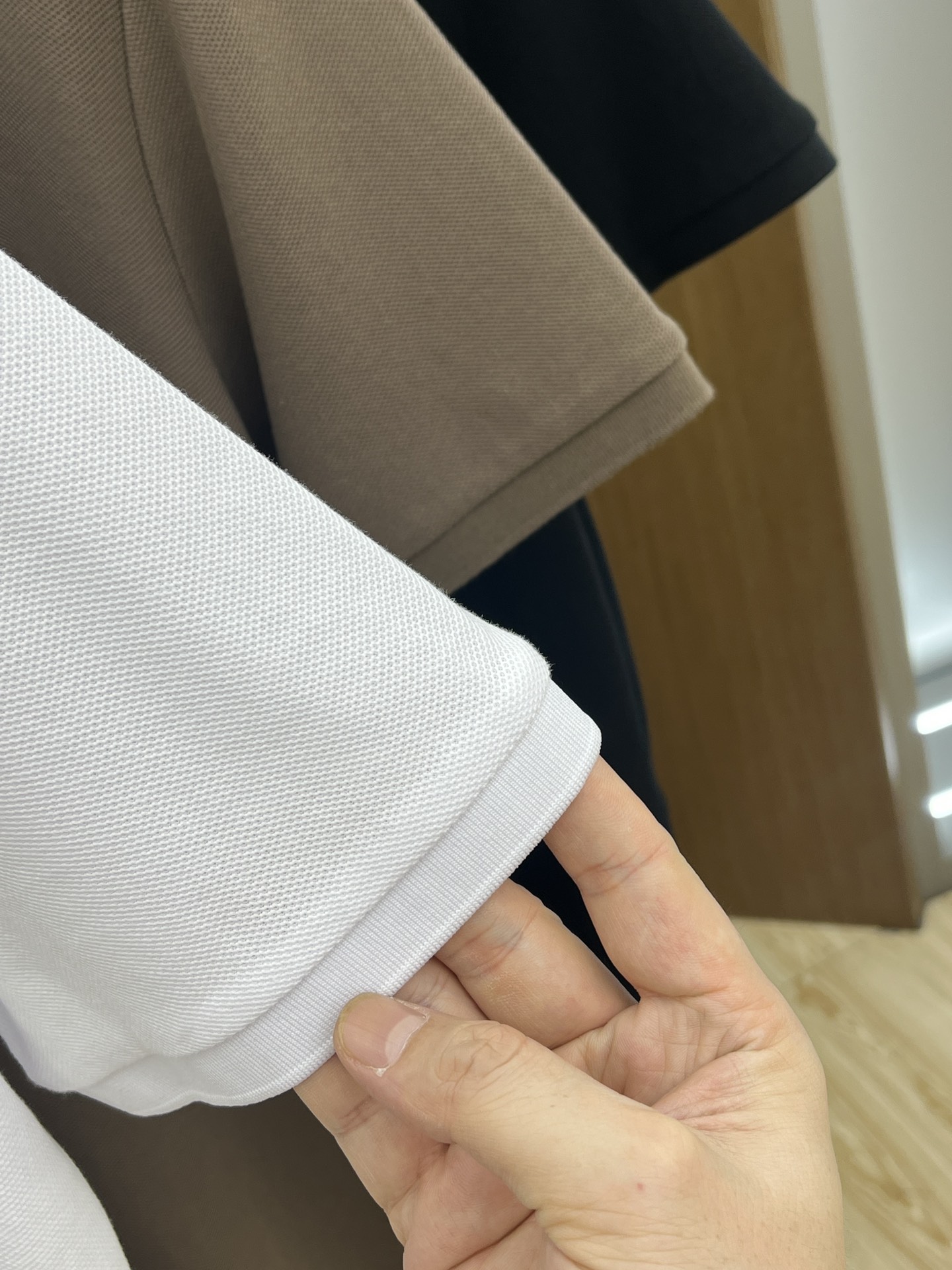 新款 Lv 🔥🔥春夏新款男士短袖Polo衫，品牌最新设计元素！既不单调也不复杂,恰到好处的展现品味！客供