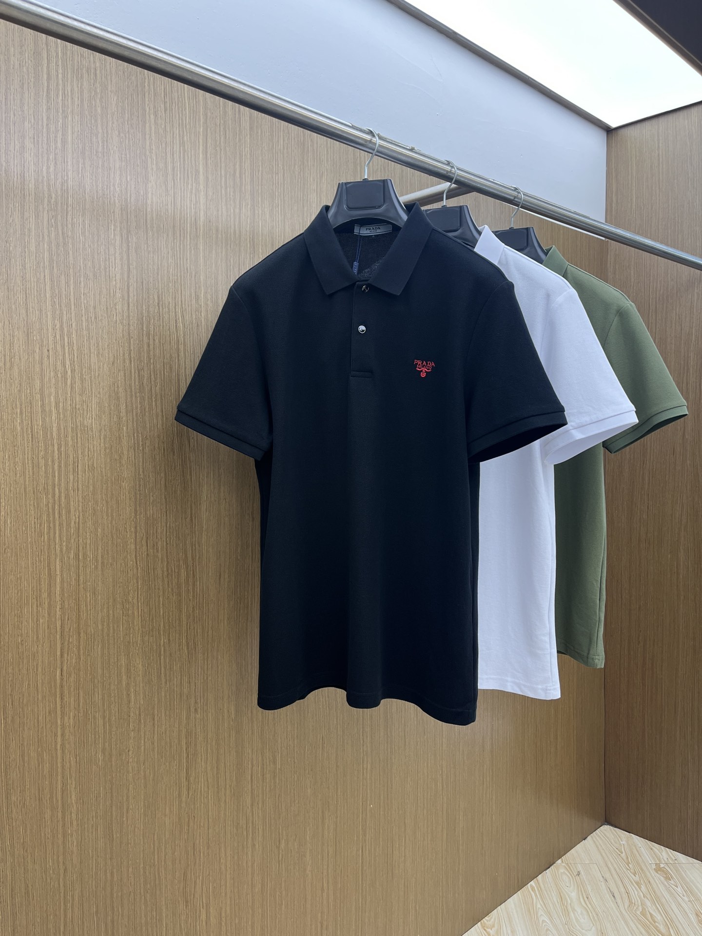 新款 PD 🔥🔥春夏新款男士短袖Polo衫，品牌最新设计元素！既不单调也不复杂,恰到好处的展现品味！客供
