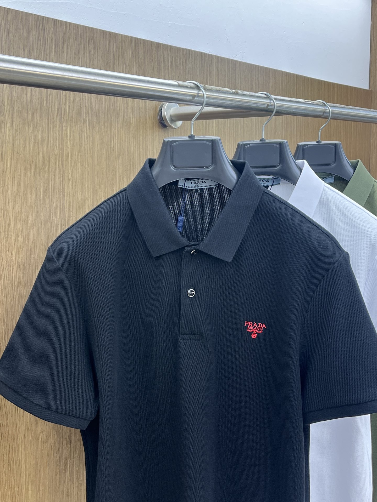 新款 PD 🔥🔥春夏新款男士短袖Polo衫，品牌最新设计元素！既不单调也不复杂,恰到好处的展现品味！客供