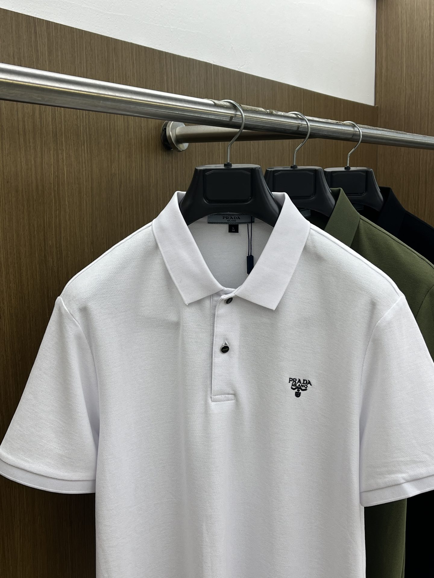 新款 Pd 🔥🔥春夏新款男士短袖Polo衫，品牌最新设计元素！既不单调也不复杂,恰到好处的展现品味！客供