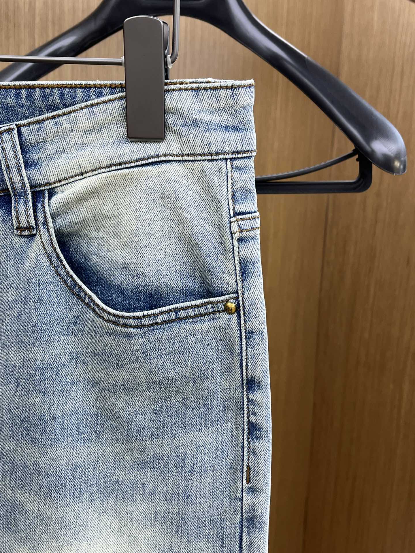 新品 LV 🔥🔥高端定制、2025早春最新款牛仔裤 柜台同步发售 原版定制复刻 客供五金辅料 原单品质 