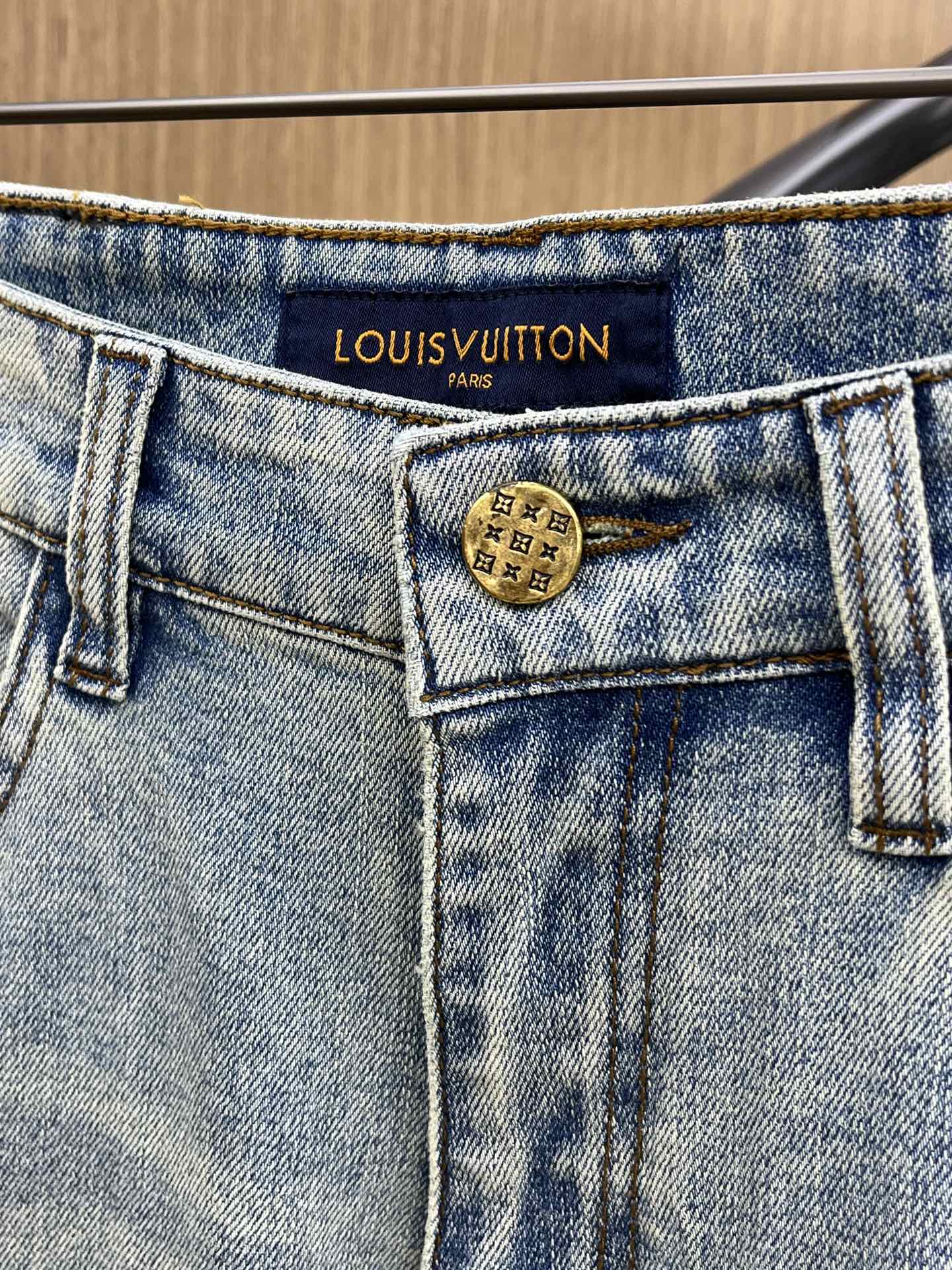 新品 LV 🔥🔥高端定制、2025早春最新款牛仔裤 柜台同步发售 原版定制复刻 客供五金辅料 原单品质 