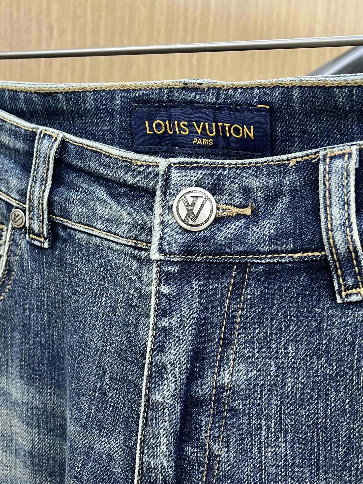 新品 LV 🔥🔥高端定制、2025早春最新款牛仔裤 柜台同步发售 原版定制复刻 客供五金辅料 原单品质 