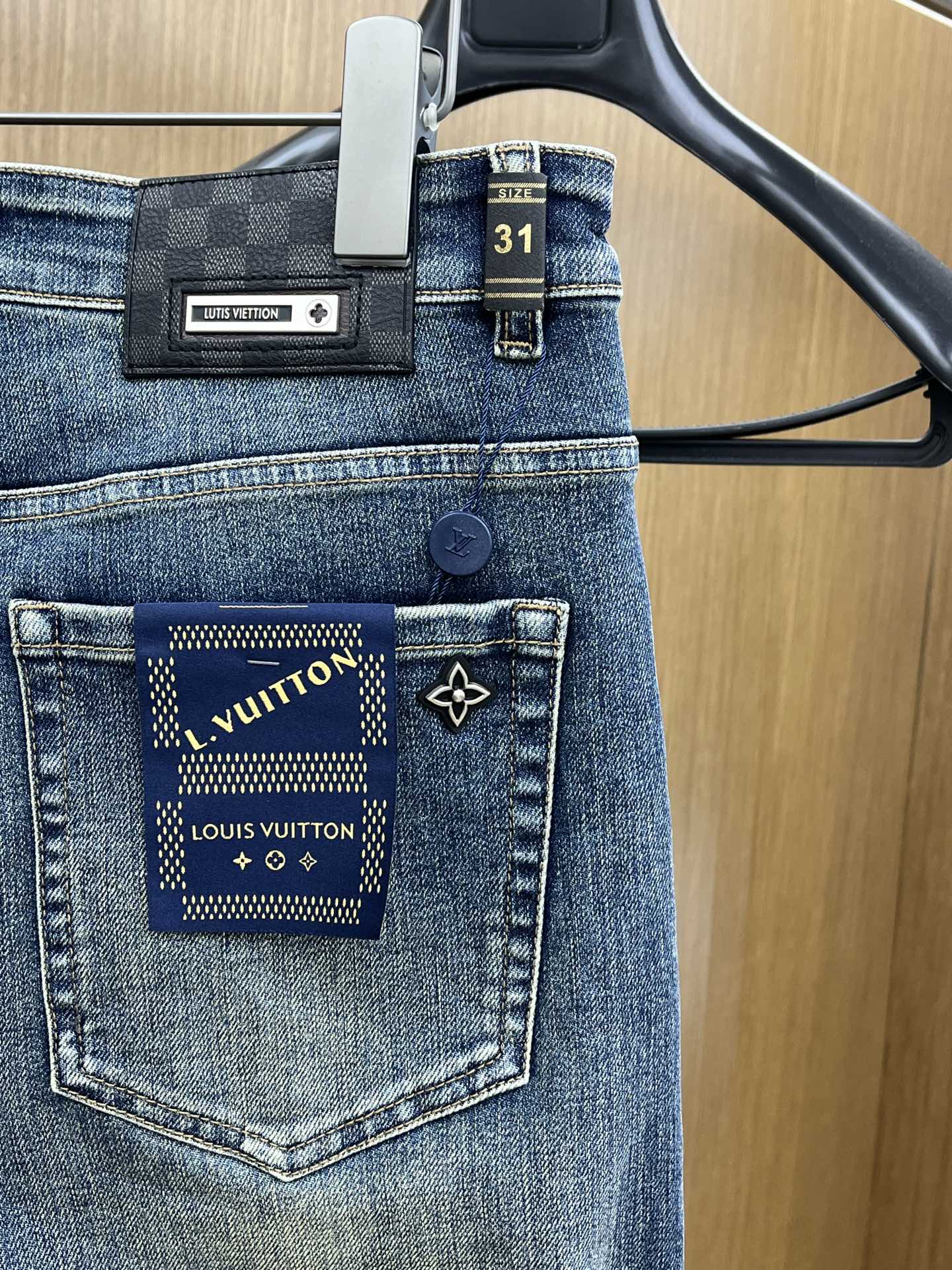 新品 LV 🔥🔥高端定制、2025早春最新款牛仔裤 柜台同步发售 原版定制复刻 客供五金辅料 原单品质 