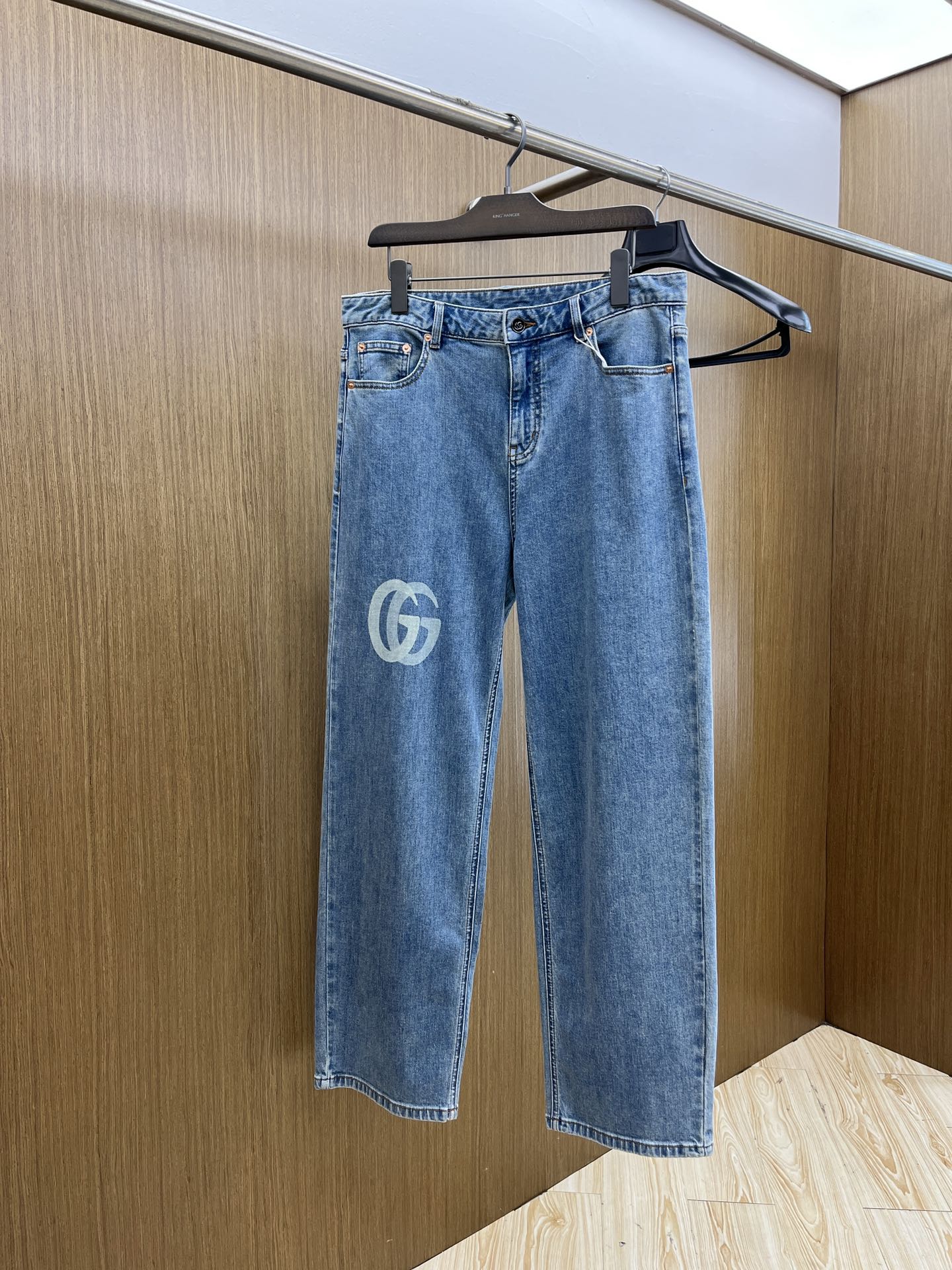 NO:515034,New model Price adjustment Guc High-end custom quality 25SS spring and summer latest original single wide version jeans available at the counter simultaneous sale Original custom reproduction Customer-supplied hardware accessories Original single quality Imported denim fabric heavy-duty washing Fine workmanship routing Excellent upper body, preferred single product A60 SIZE:30-38,,gucci,jeans,alexander wang19860909新款 调价 Guc 高端定制品质 25SS春夏最新款原单阔版牛仔裤 柜台同步发售 原版定制复刻 客供五金辅料 原单品质 进口牛仔面料重工洗水 做工走线精细 上身绝佳,优选单品A60 SIZE:30-38,,gucci,jeans,alexander wang,Men's clothing