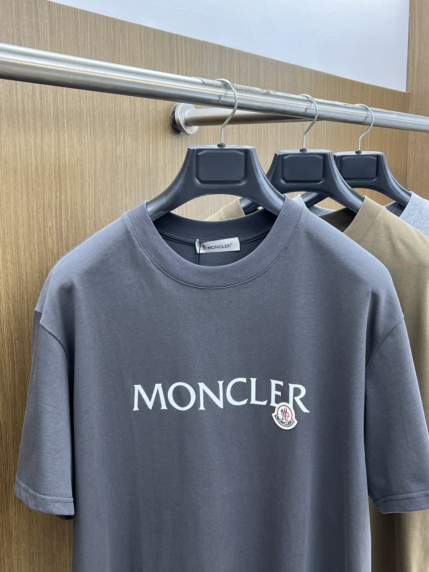 新品 Mon 🔥春夏新款男女同款👫短袖圆领T恤，极具个性高级风，标志logo印花工艺设计！定制纯棉面料！