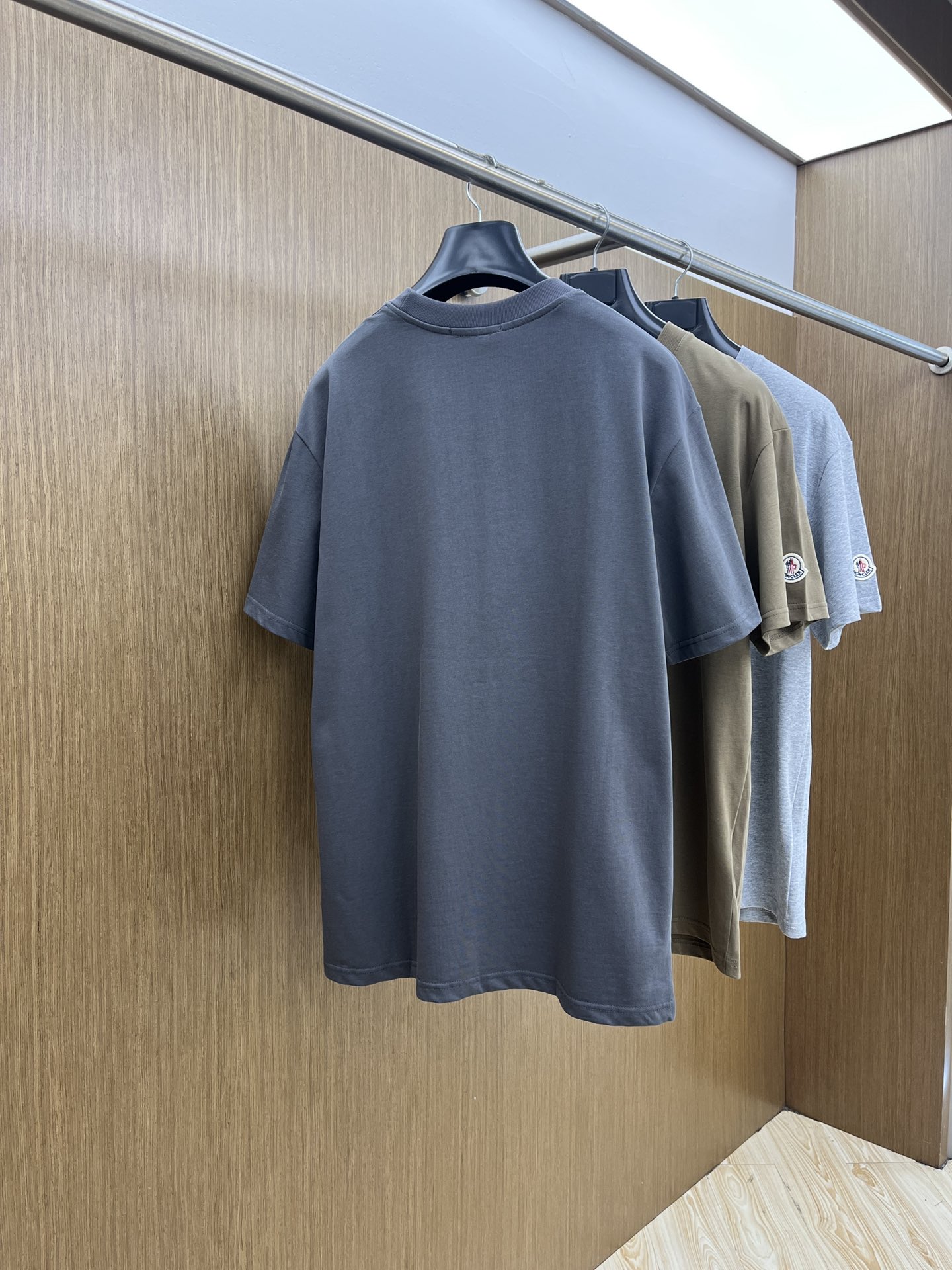 新品 Mon 🔥春夏新款男女同款👫短袖圆领T恤，极具个性高级风，标志logo印花工艺设计！定制纯棉面料！