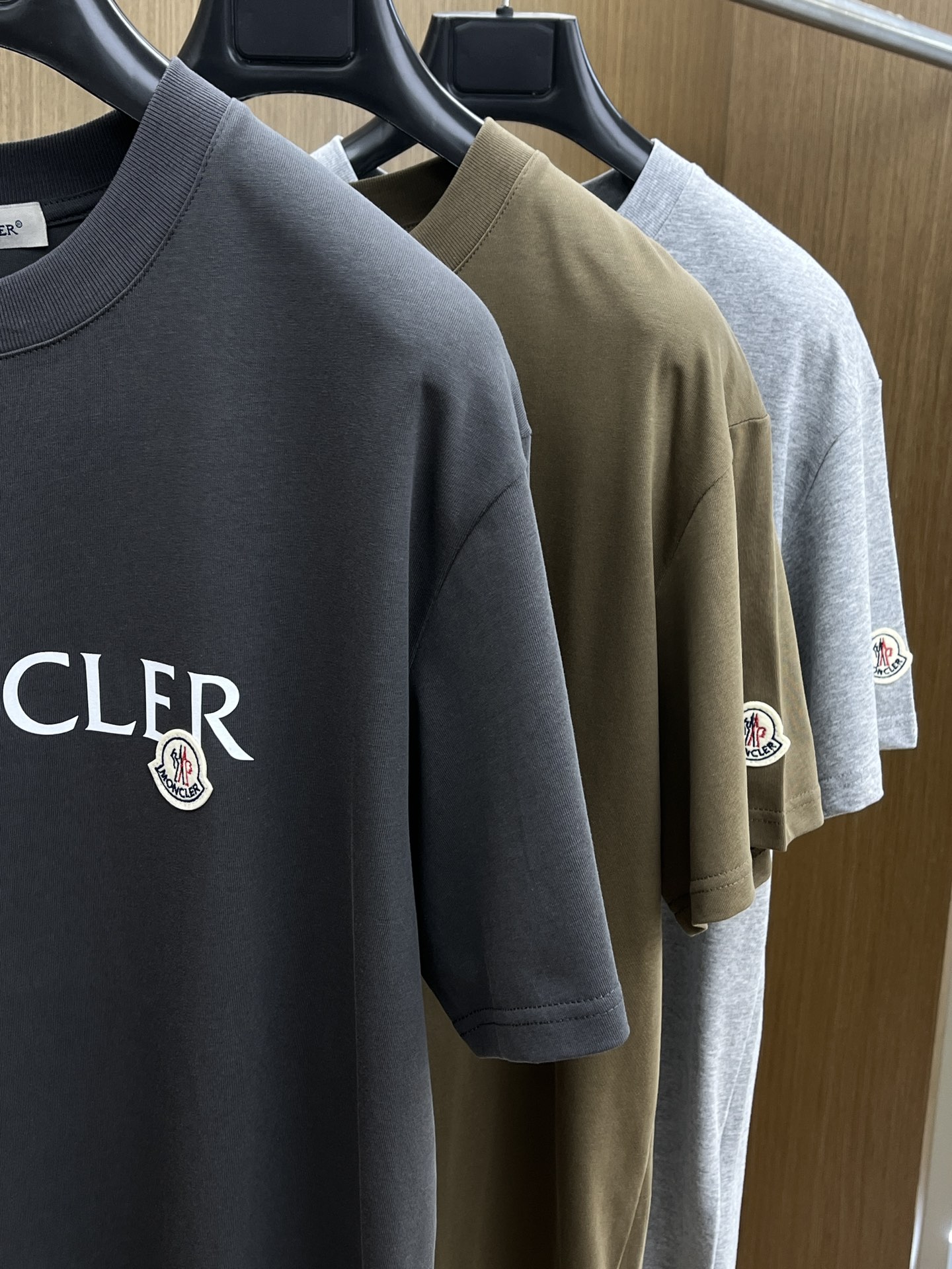 新品 Mon 🔥春夏新款男女同款👫短袖圆领T恤，极具个性高级风，标志logo印花工艺设计！定制纯棉面料！