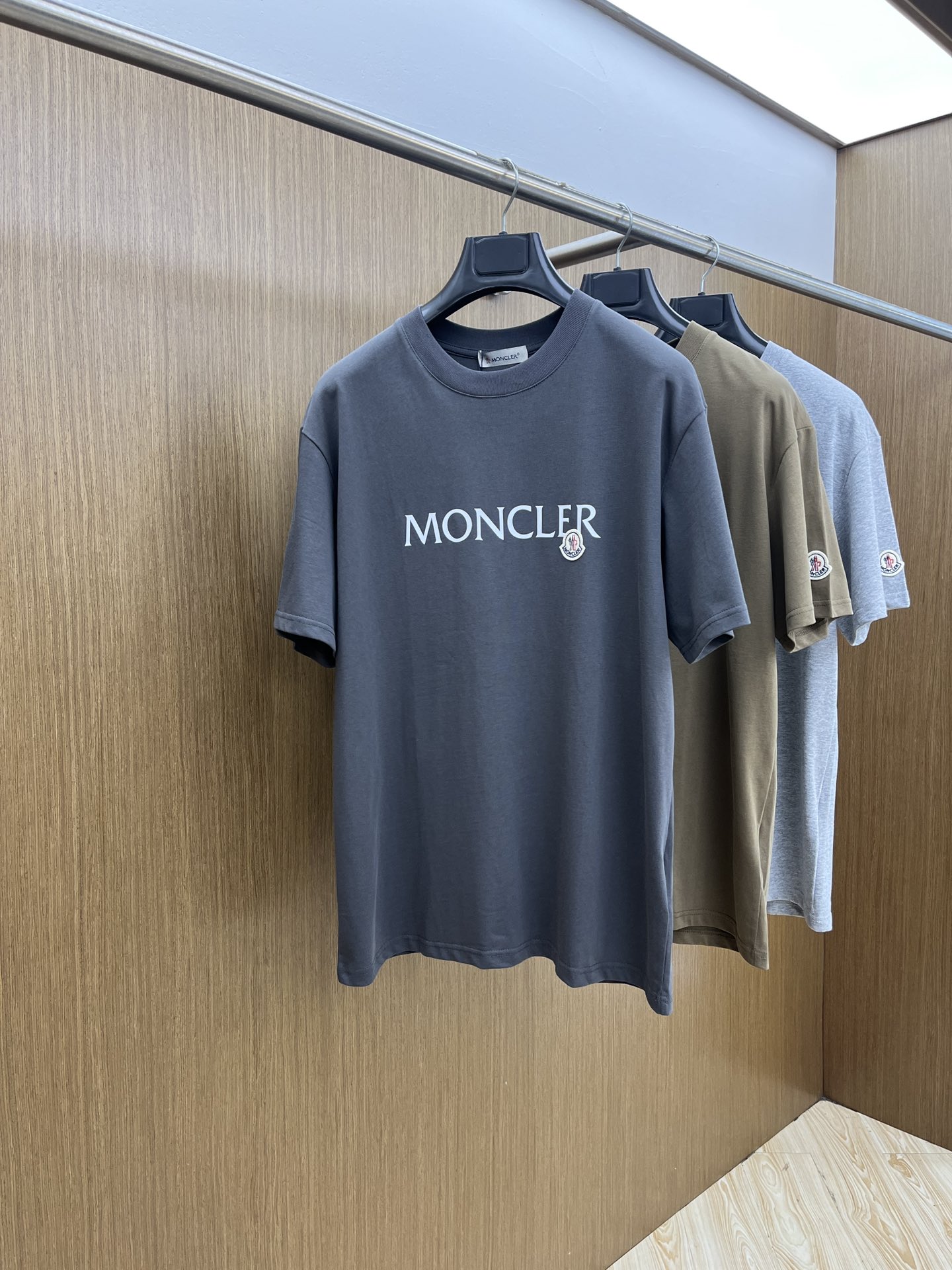 新品 Mon 🔥春夏新款男女同款👫短袖圆领T恤，极具个性高级风，标志logo印花工艺设计！定制纯棉面料！