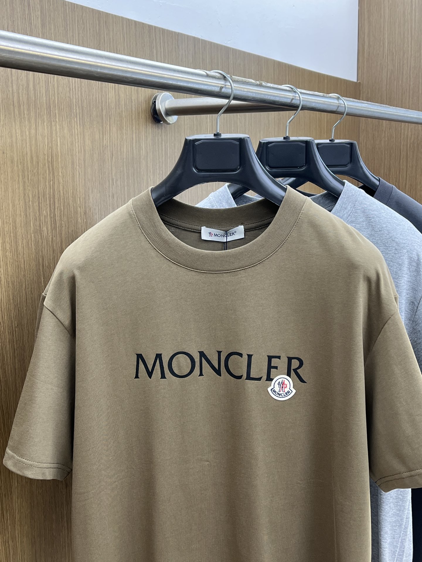 新品 Mon 🔥春夏新款男女同款👫短袖圆领T恤，极具个性高级风，标志logo印花工艺设计！定制纯棉面料！