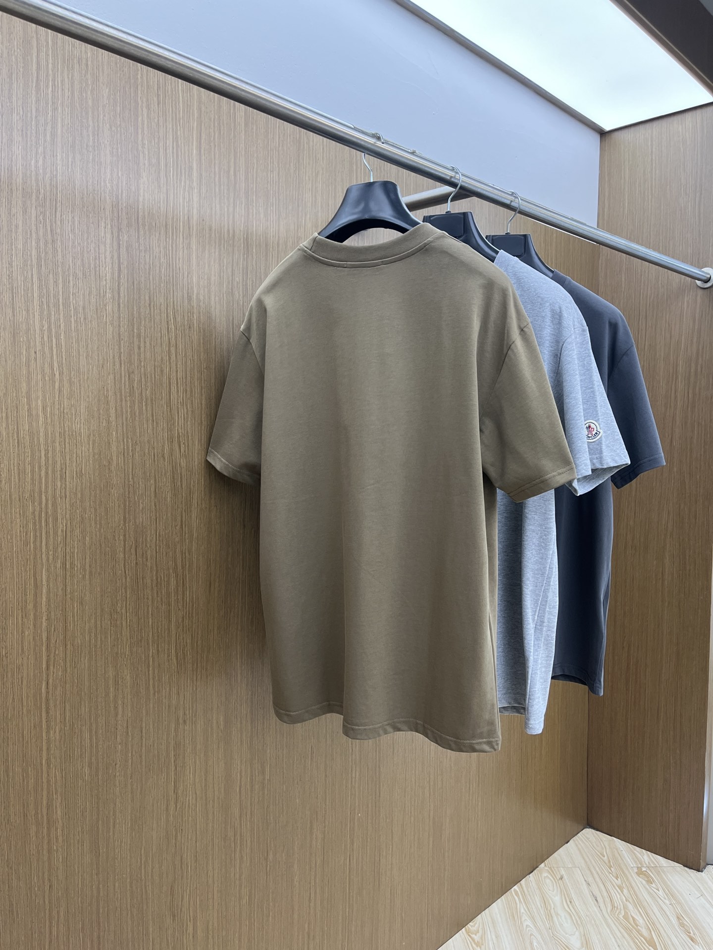 新品 Mon 🔥春夏新款男女同款👫短袖圆领T恤，极具个性高级风，标志logo印花工艺设计！定制纯棉面料！