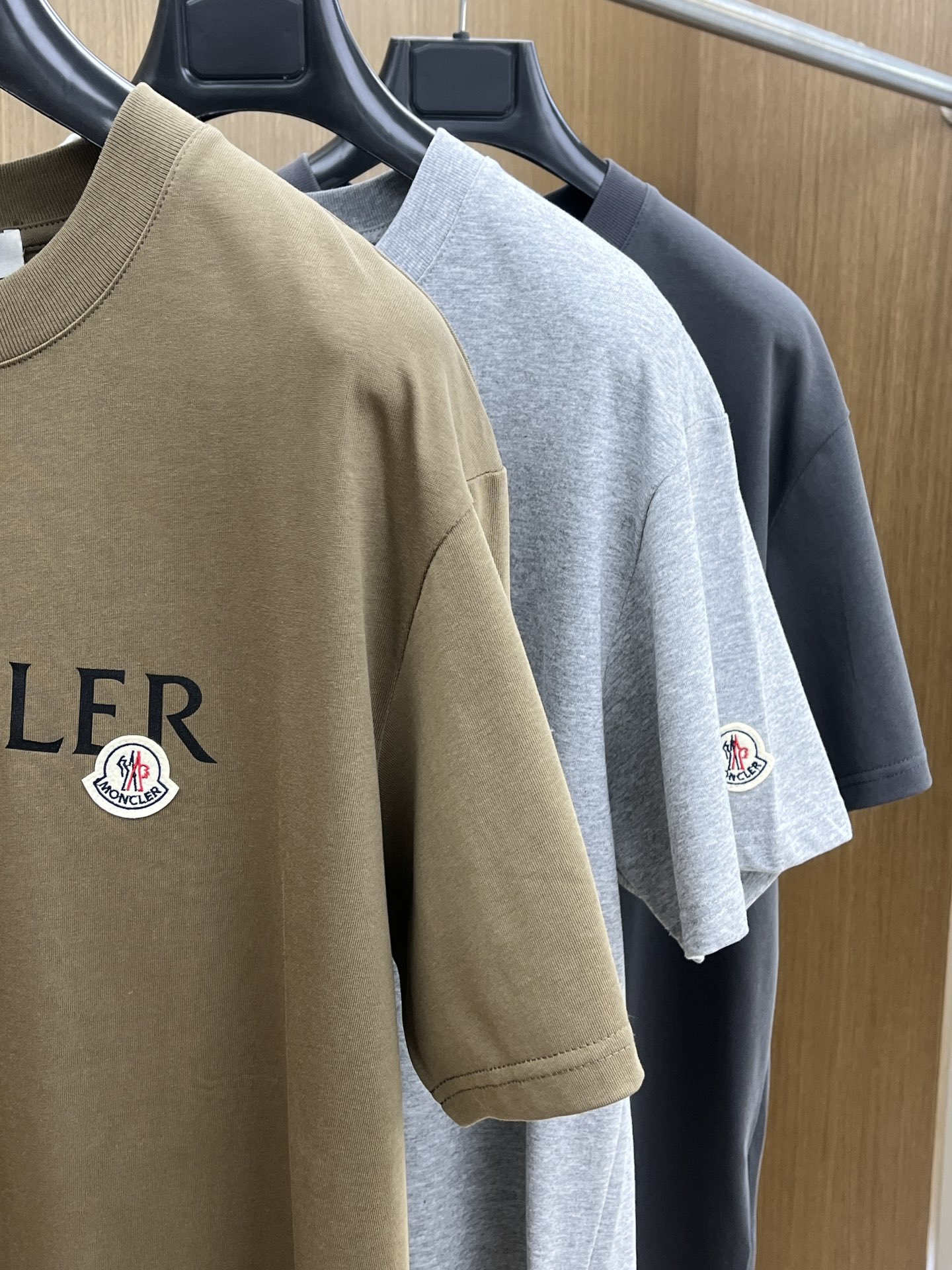 新品 Mon 🔥春夏新款男女同款👫短袖圆领T恤，极具个性高级风，标志logo印花工艺设计！定制纯棉面料！