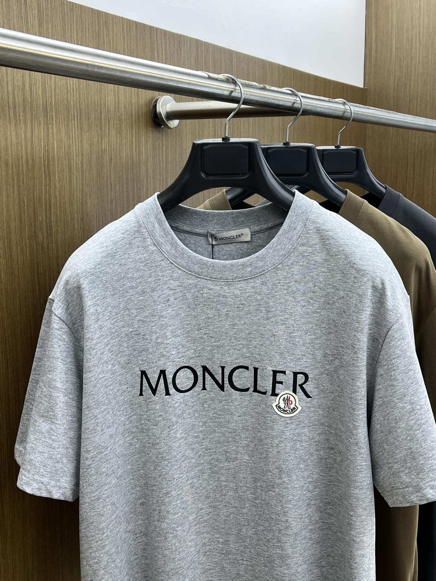 新品 Mon 🔥春夏新款男女同款👫短袖圆领T恤，极具个性高级风，标志logo印花工艺设计！定制纯棉面料！